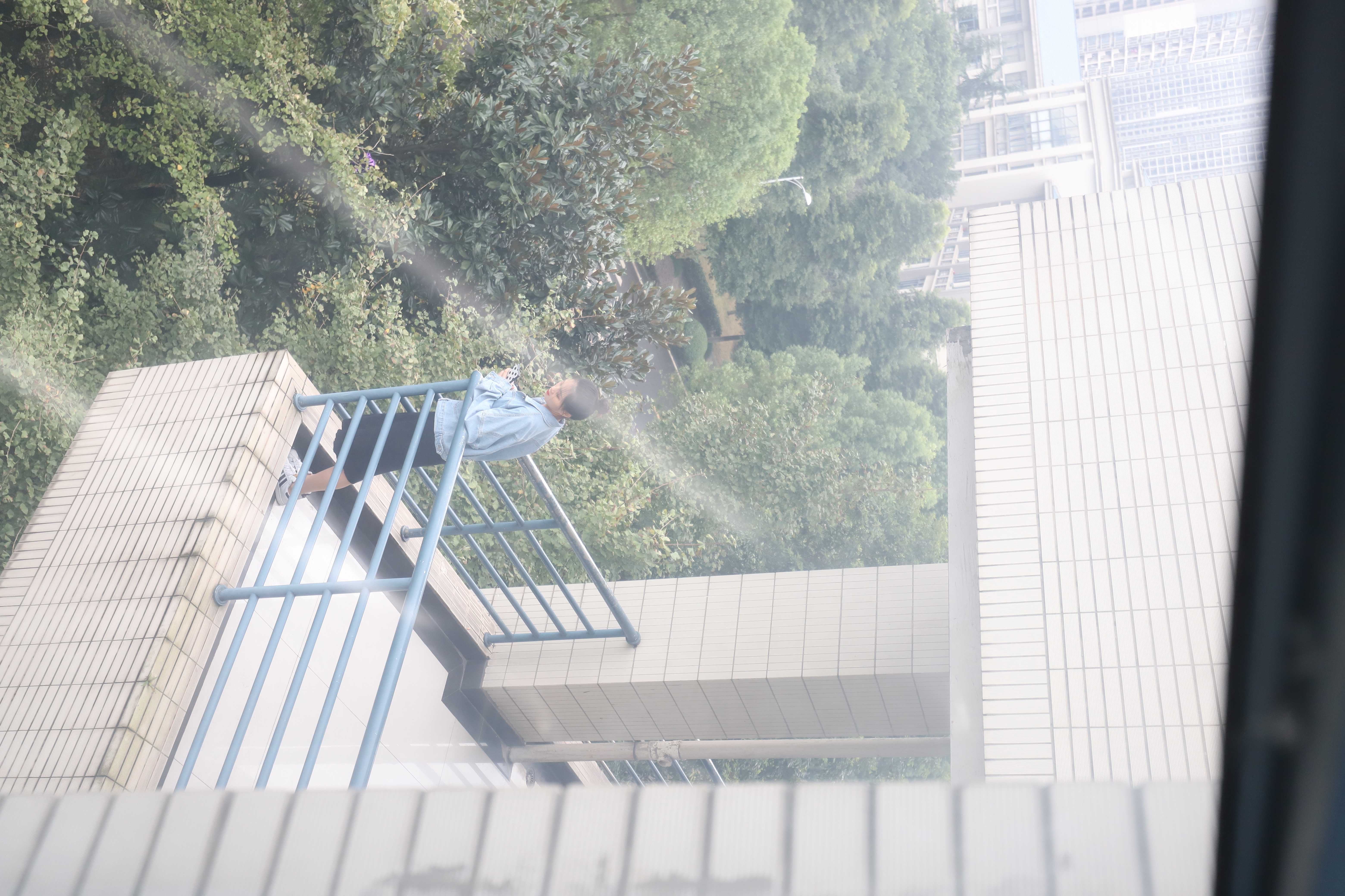 《学妹板鞋の长丝袜脚+视频一部》作品图