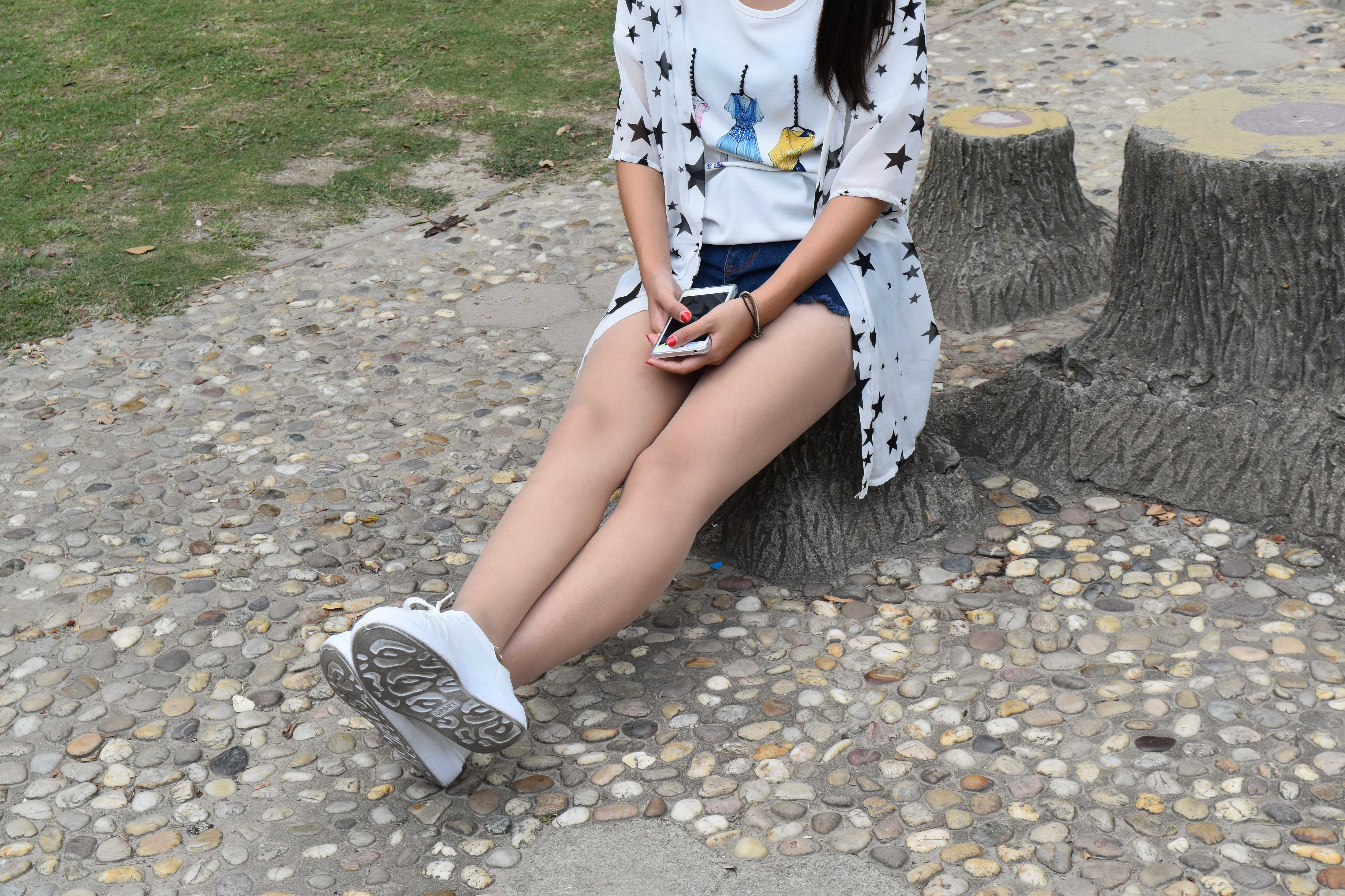 《大一学妹肉丝公园约拍》作品图