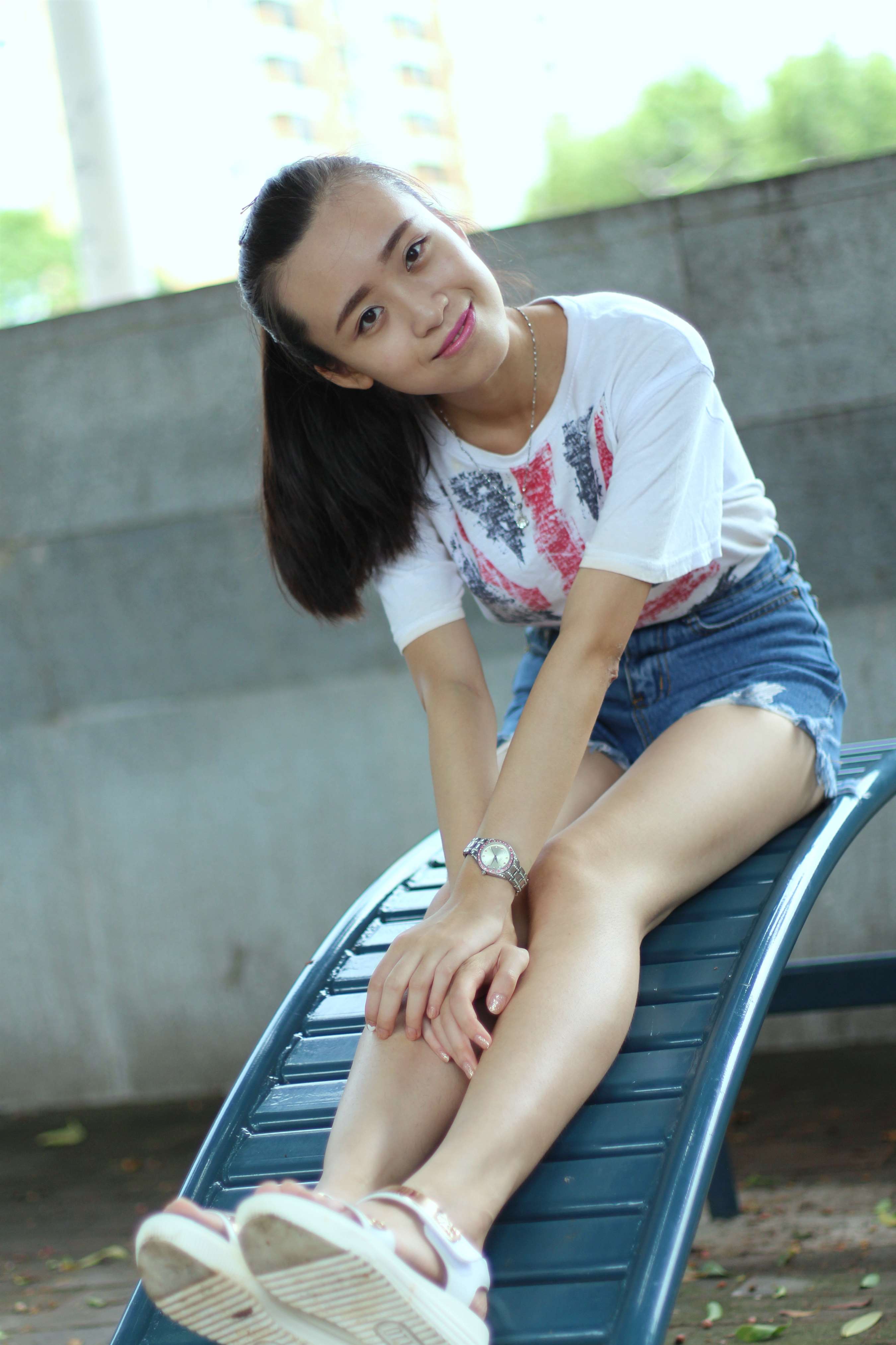 《运动妹子的金色脚丫》作品图