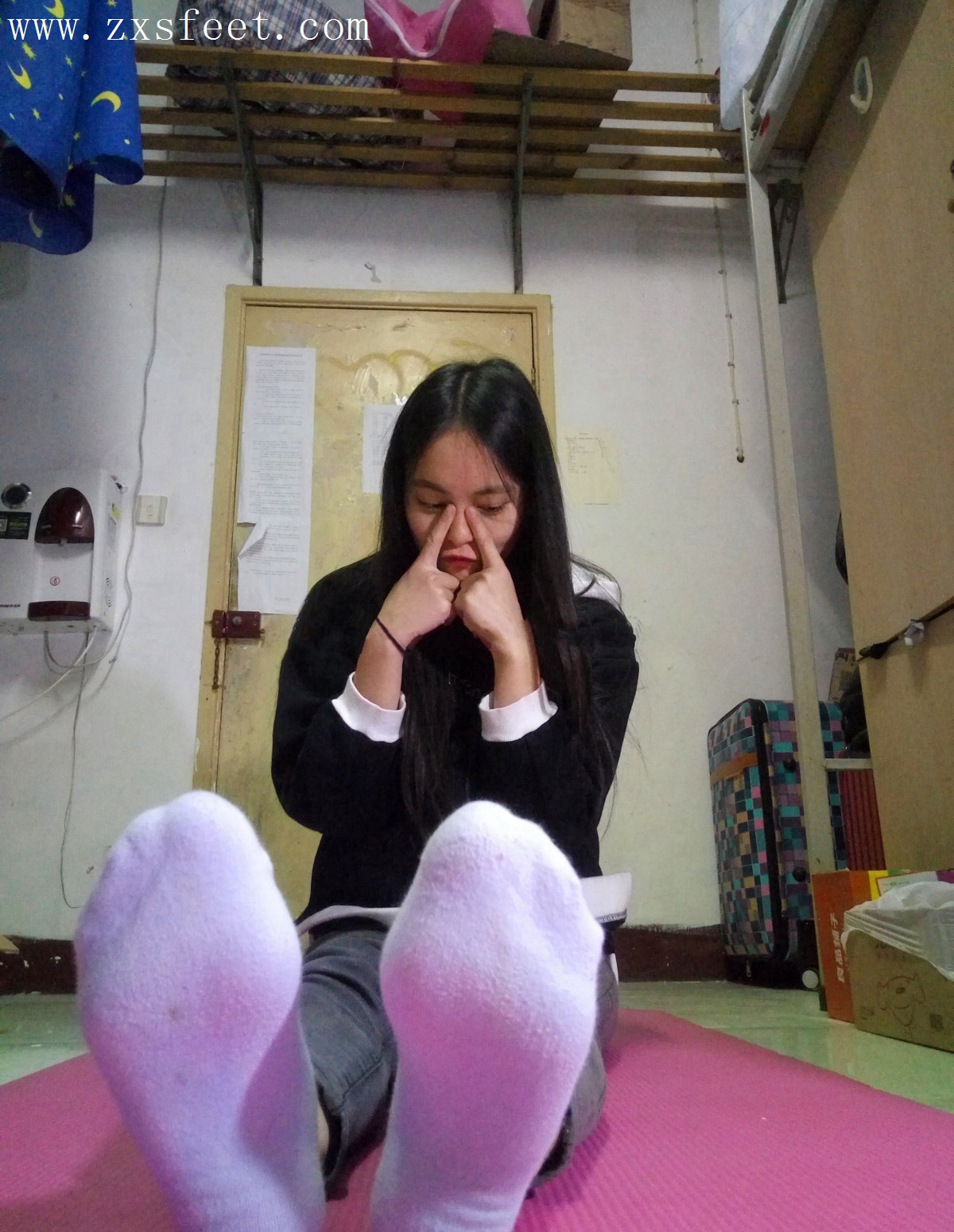 《寝室的拍摄》作品图