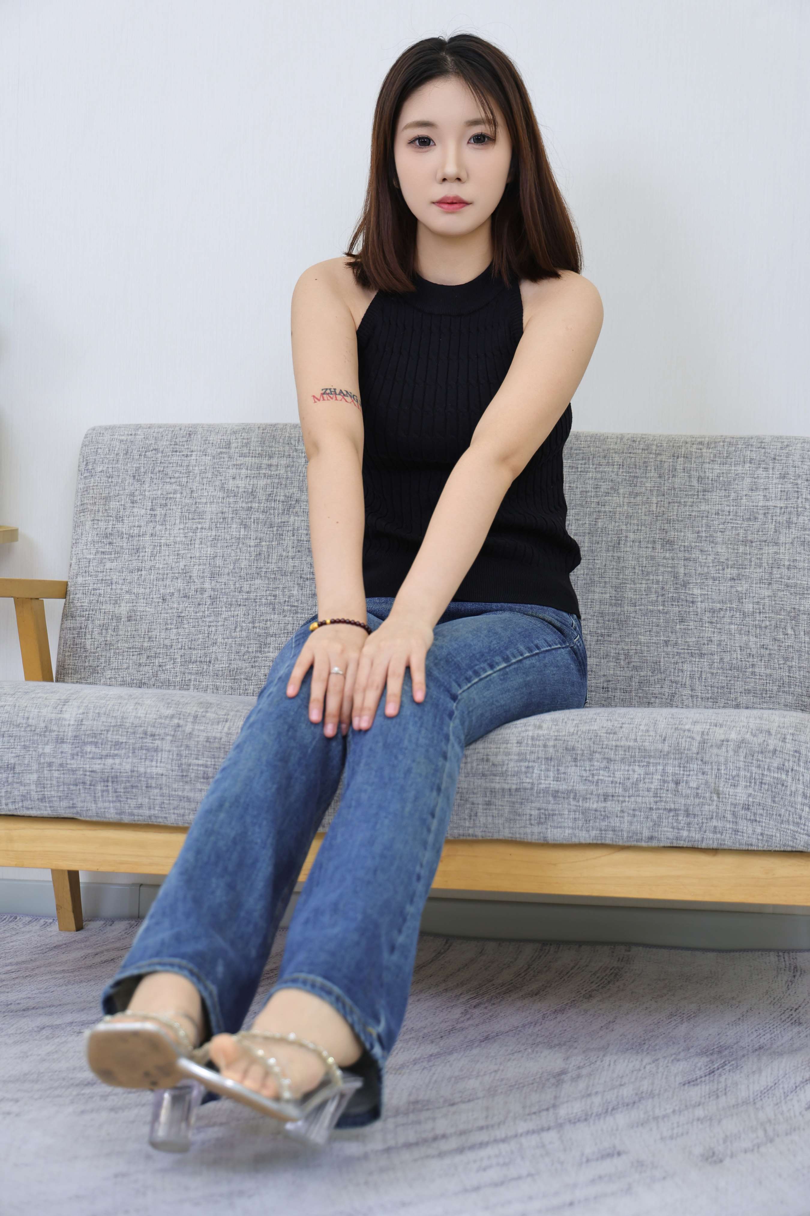 《小禾 牛子裤の嫩足》作品图