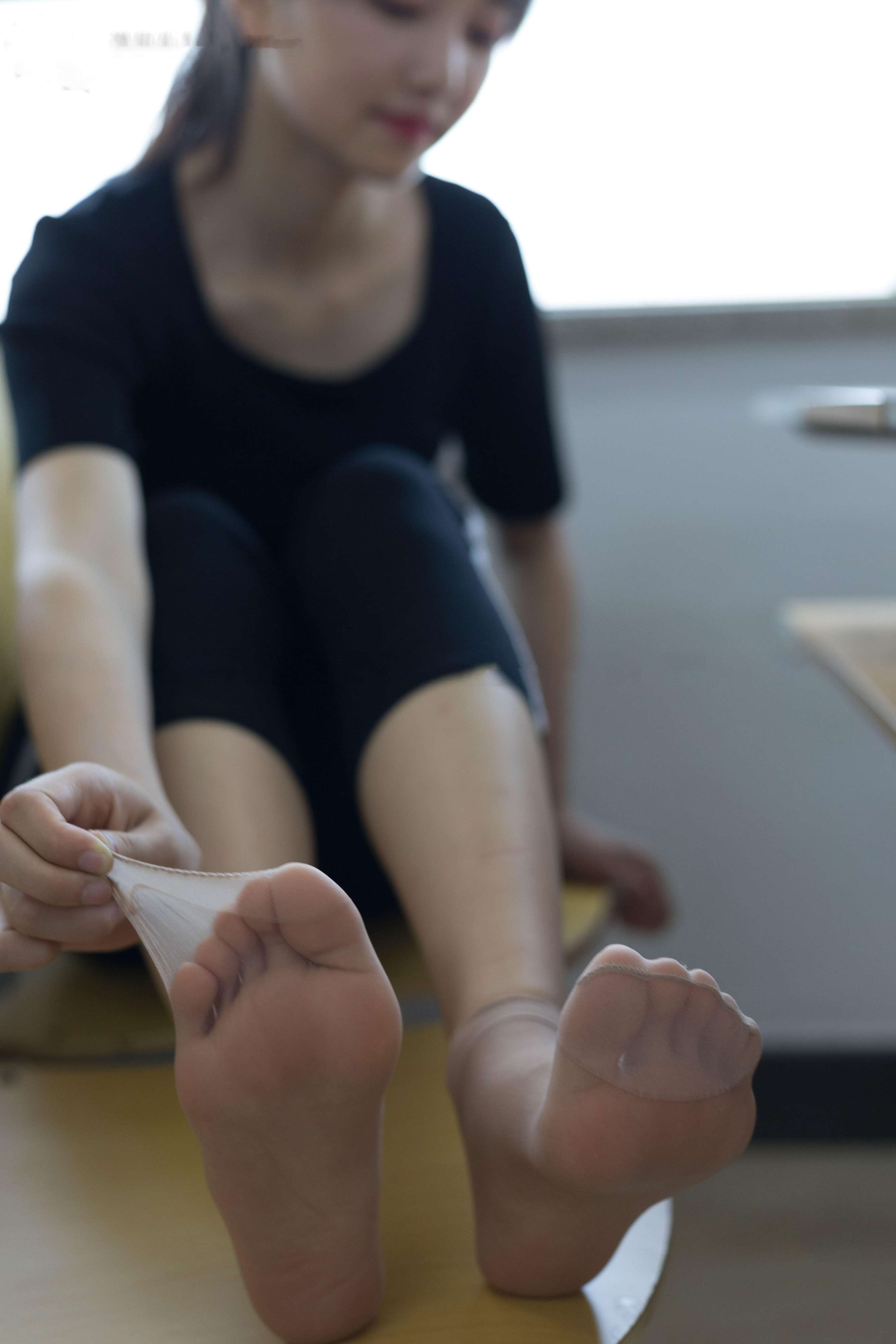 《教室短丝足》作品图