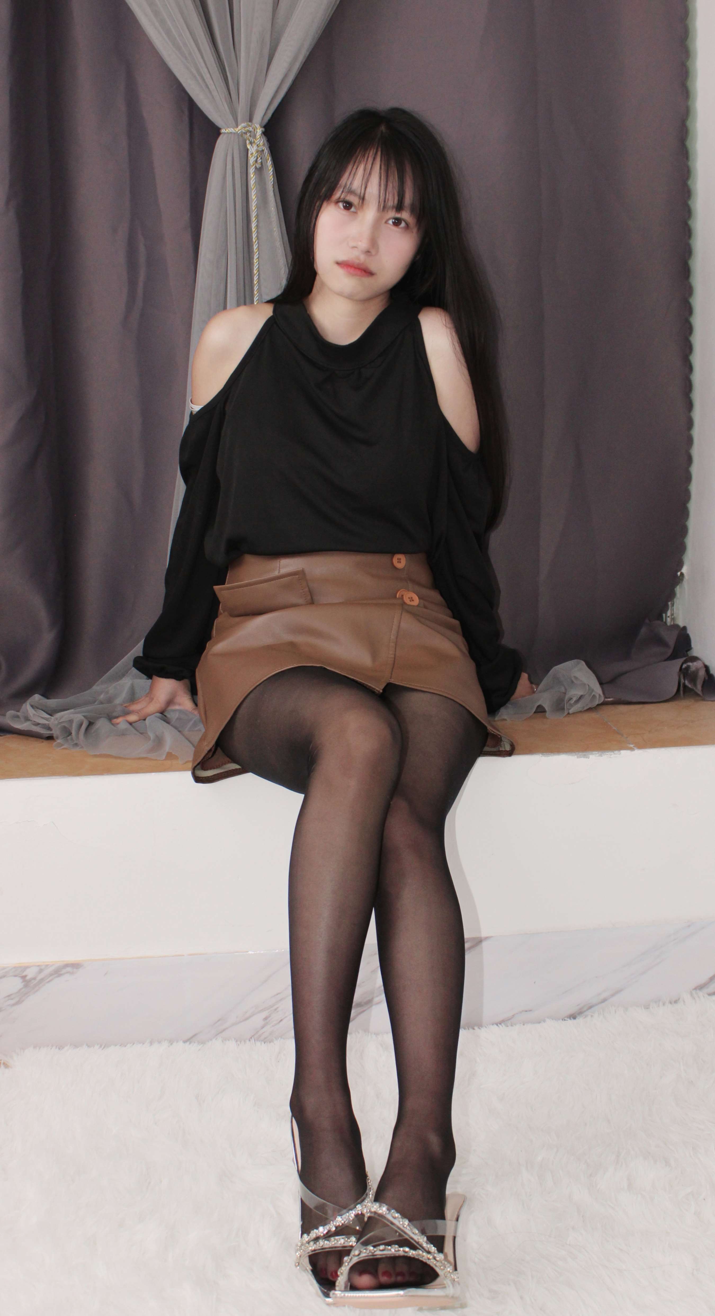 《燕燕-黑丝高跟》作品图