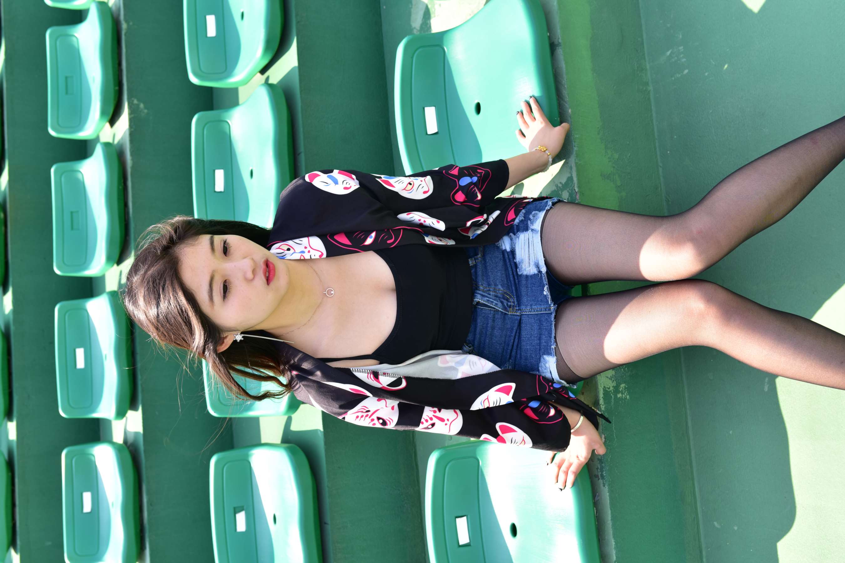 《依依师妹 校园脚丫》作品图