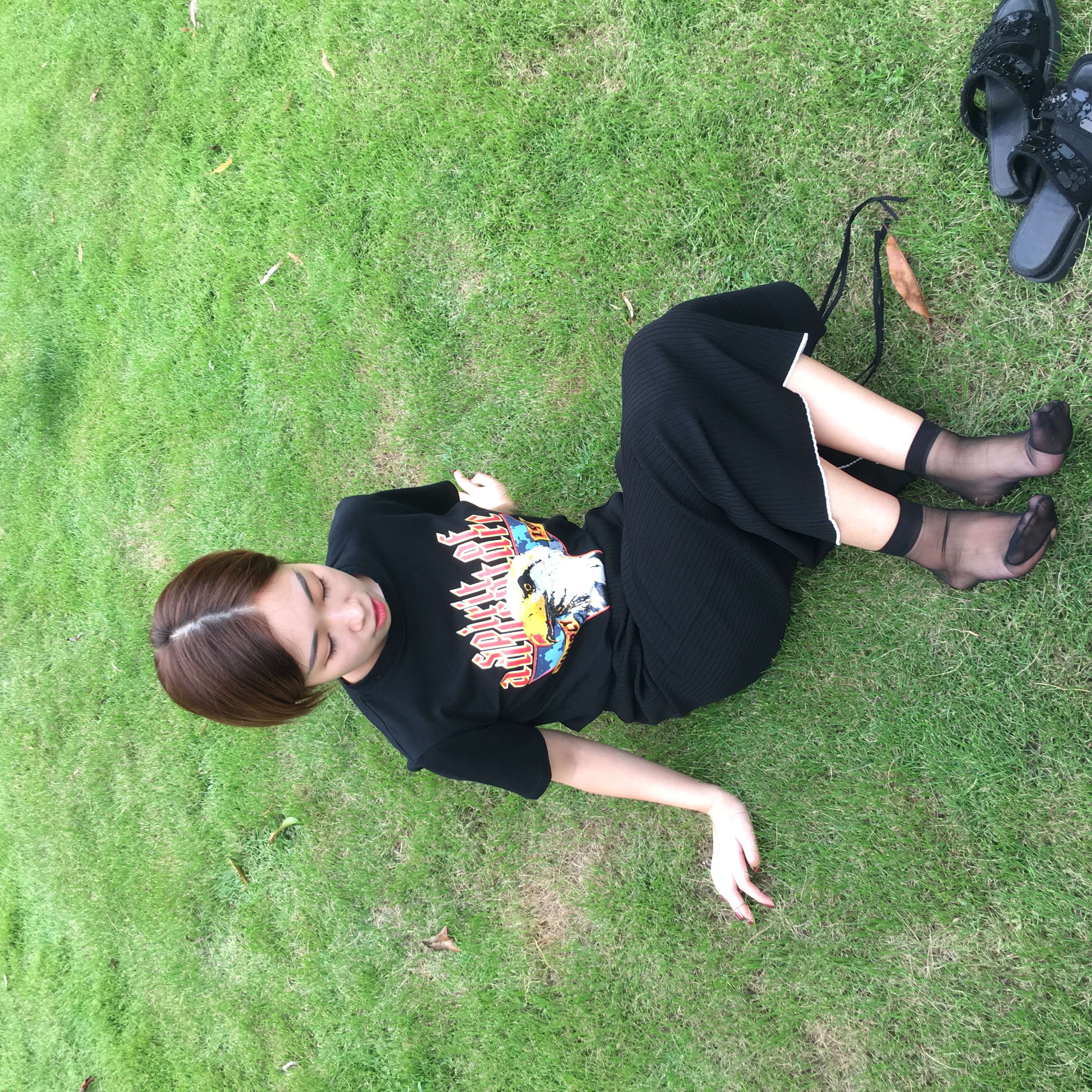 《小珊珊的短丝脚丫》作品图