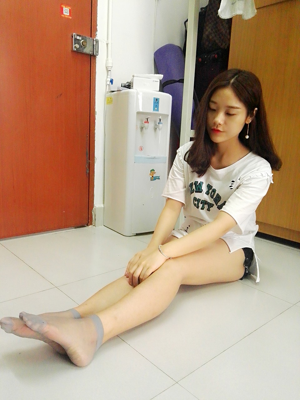 《林薇寝室丝短袜脚丫》作品图