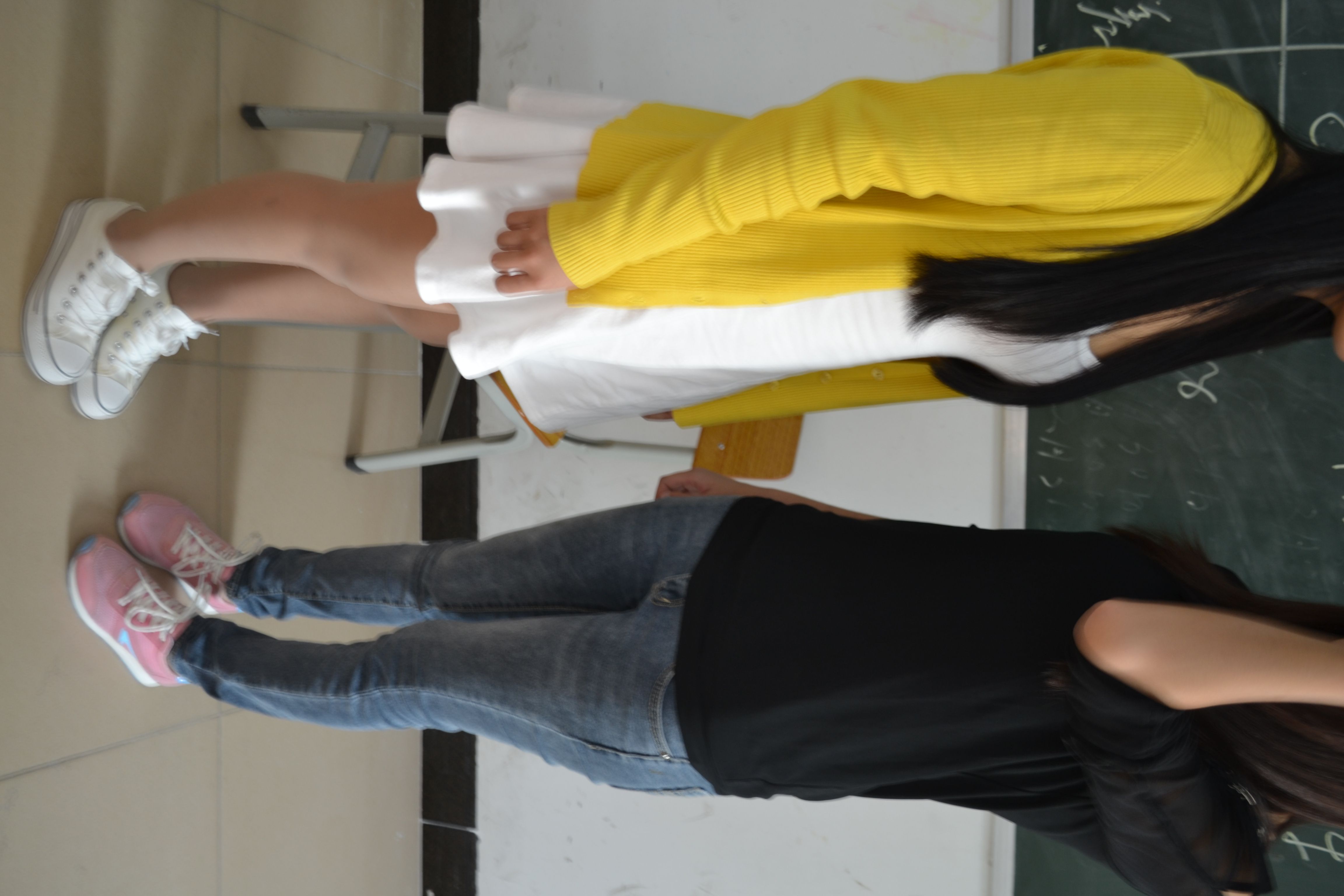 《教室闺蜜jio之间的较量》作品图