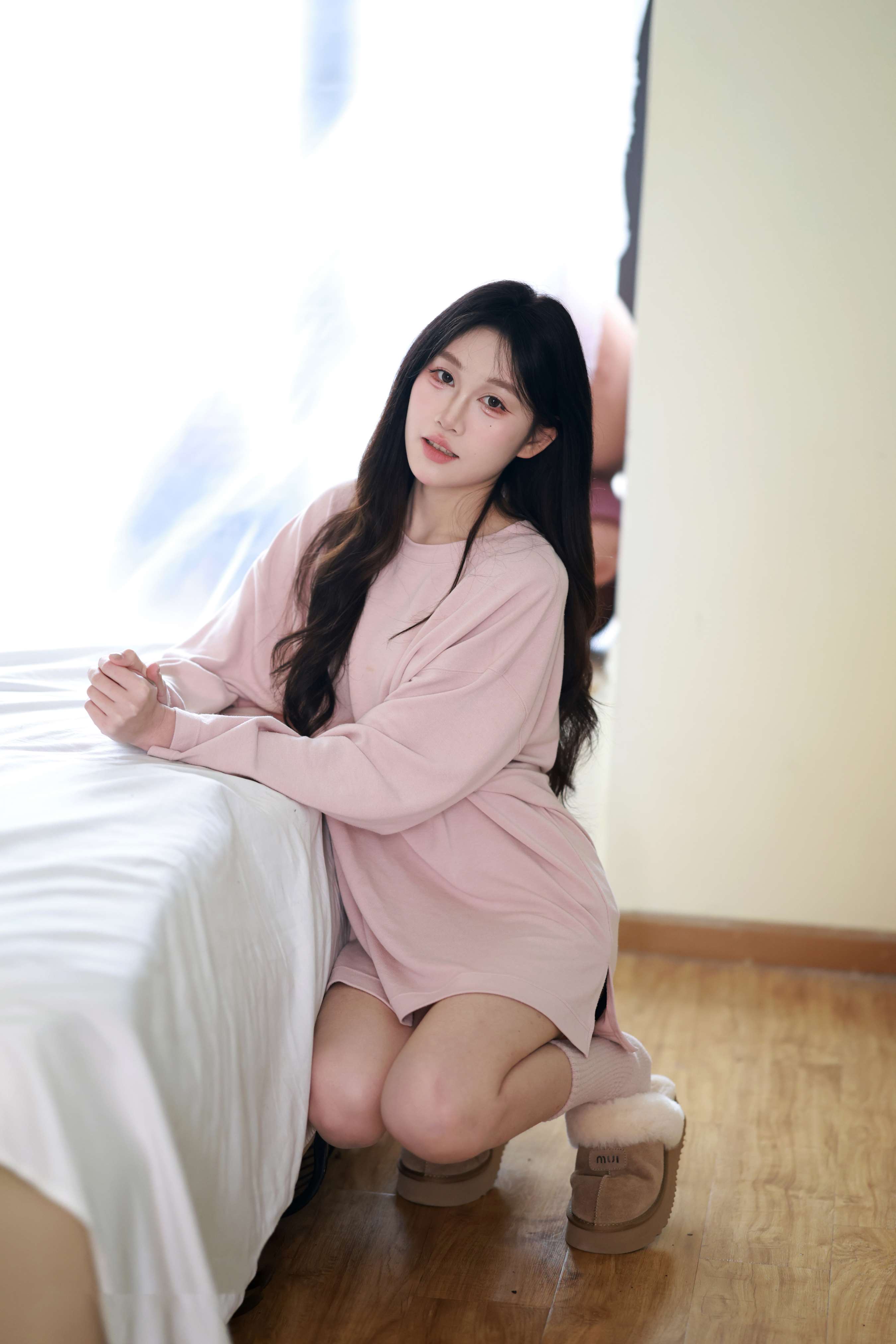 《妍妍 脱脏棉袜展嫩足》作品图