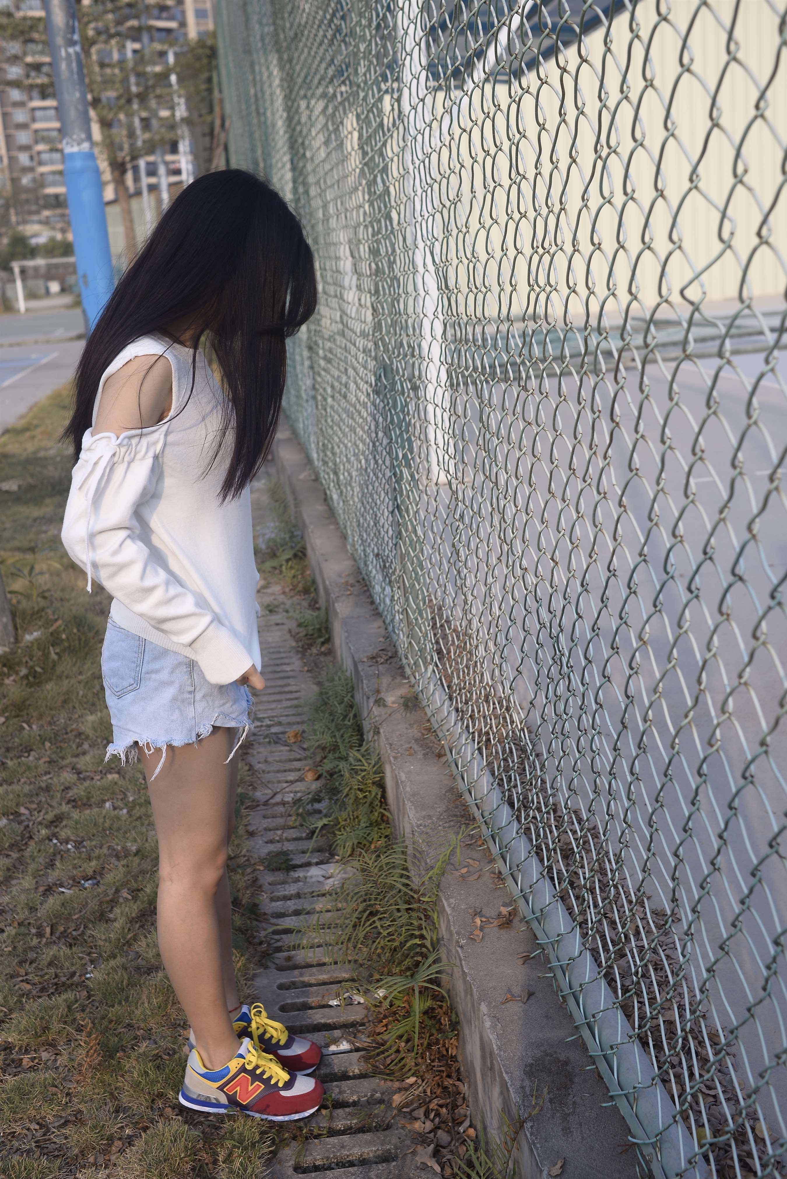 《操场热裤の船袜脚【套图+视频1个】》作品图