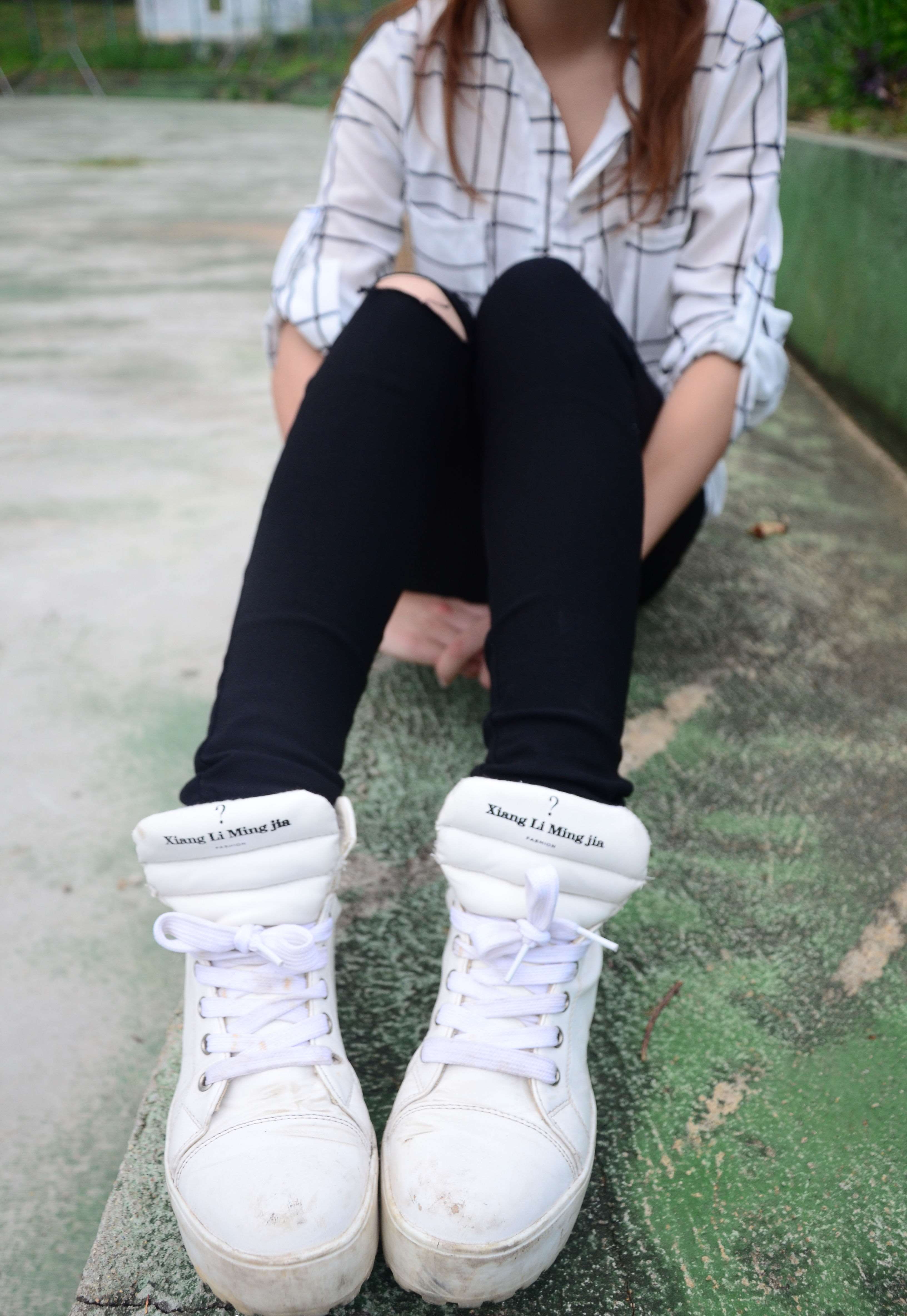 《操场球鞋の棉袜脚》作品图