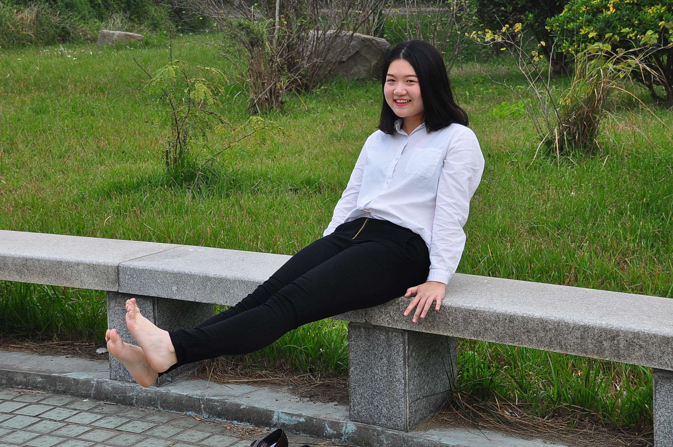 《校园甜美型少女の美白脚趾》作品图