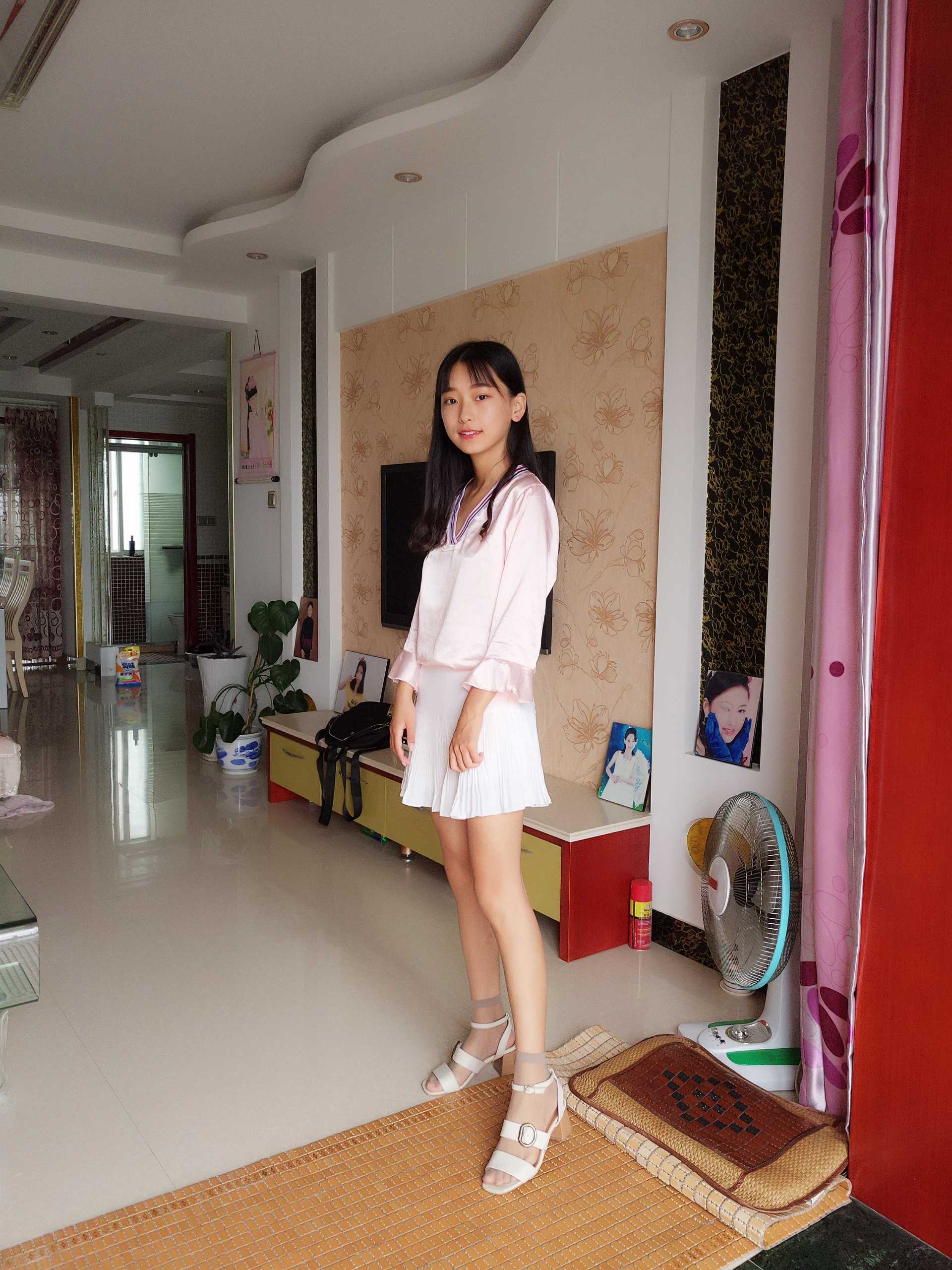 《萌妹子蓓蓓肉丝赤足》作品图