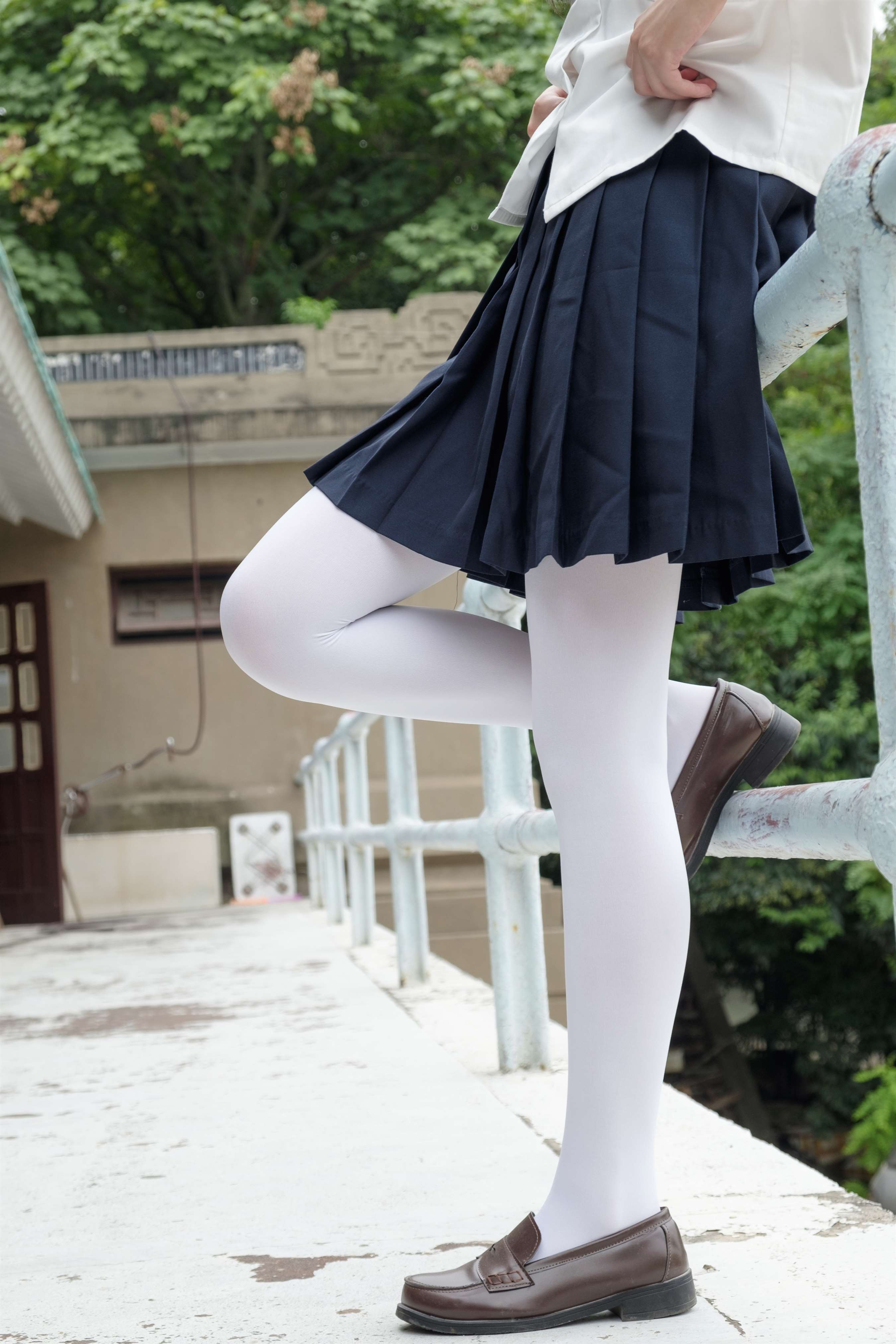 《学院风の白丝脚丫》作品图