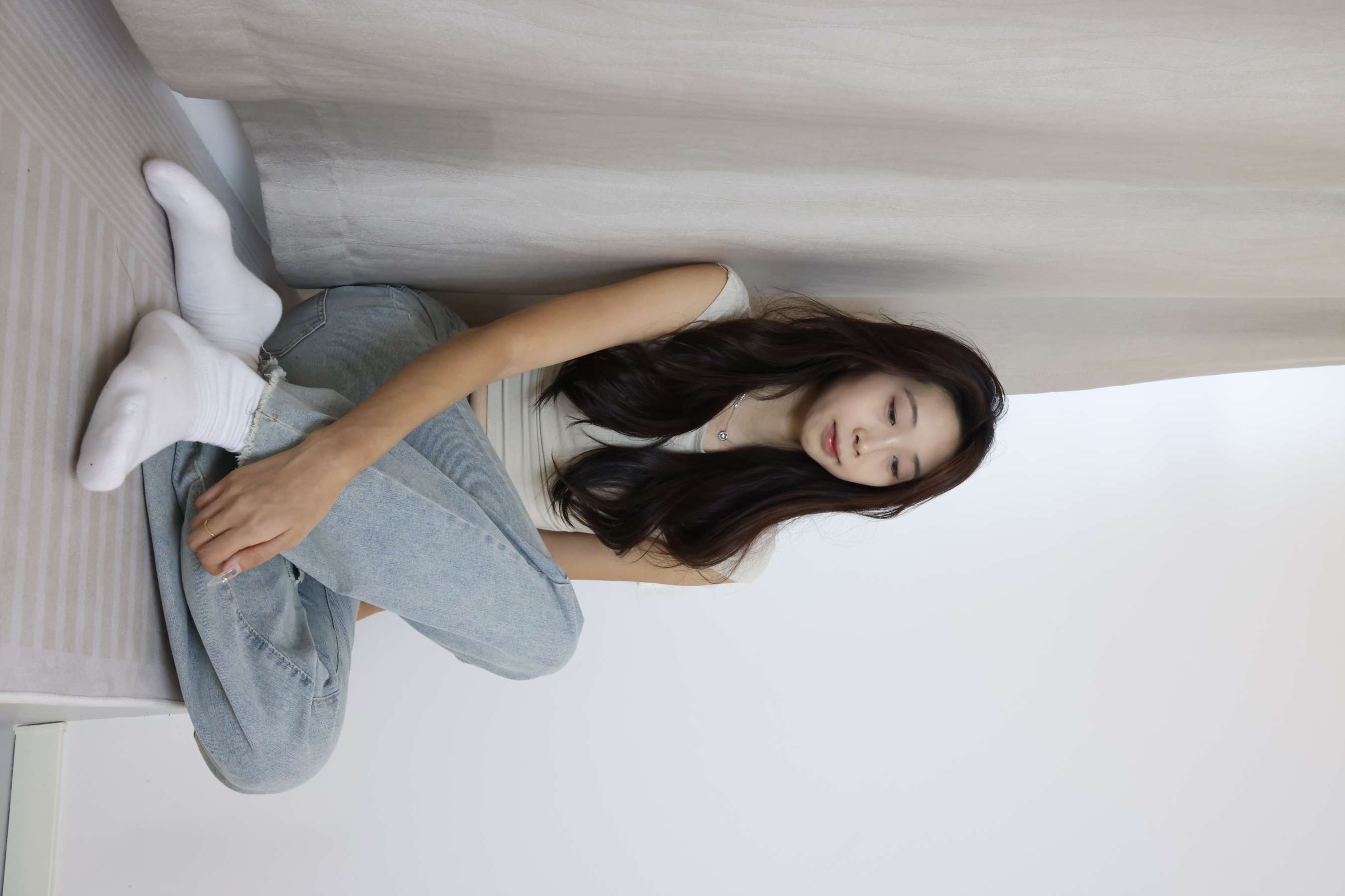 《秋月 牛仔の棉袜、嫩足》作品图