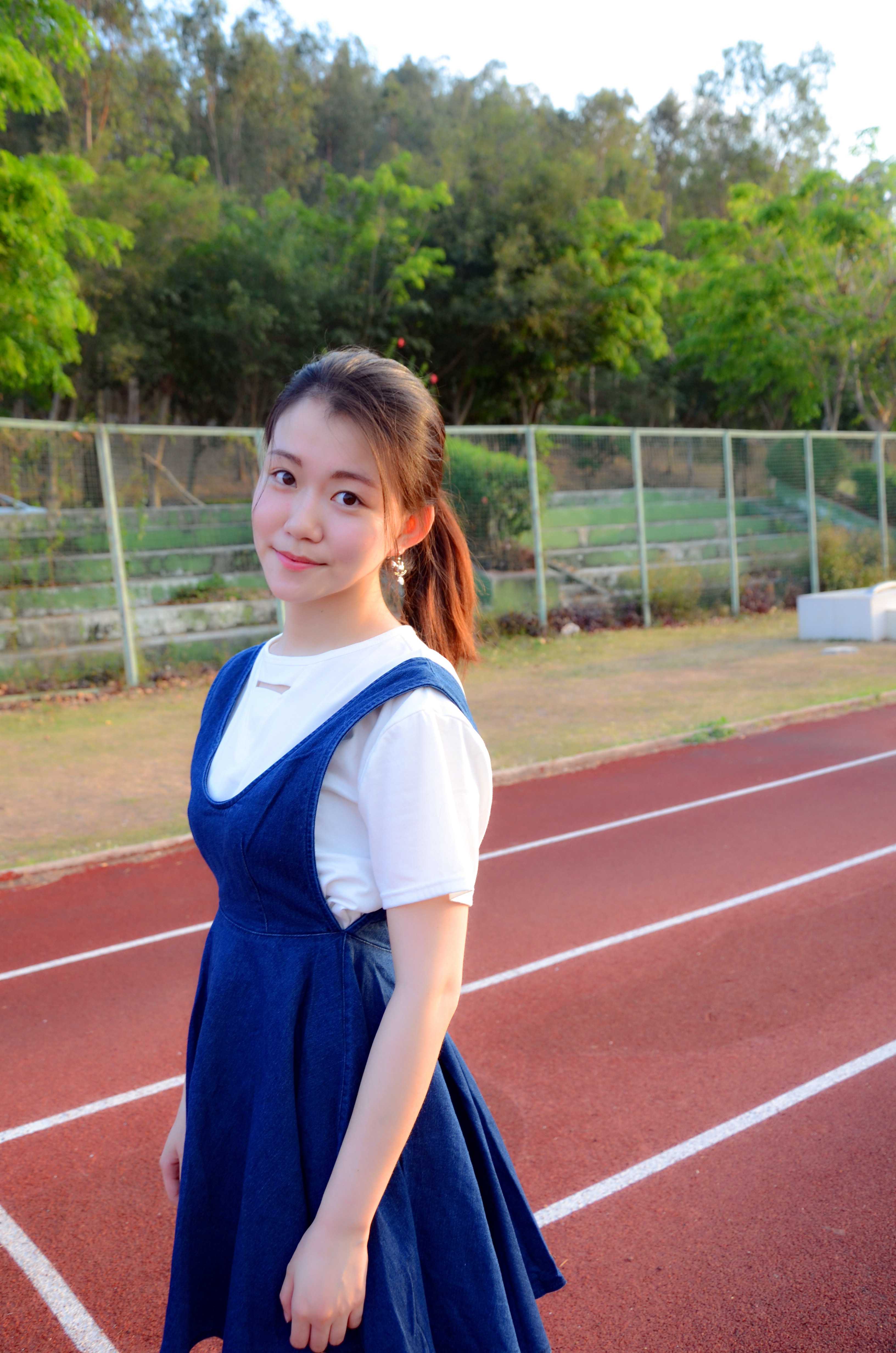 《操场赤足学姐》作品图