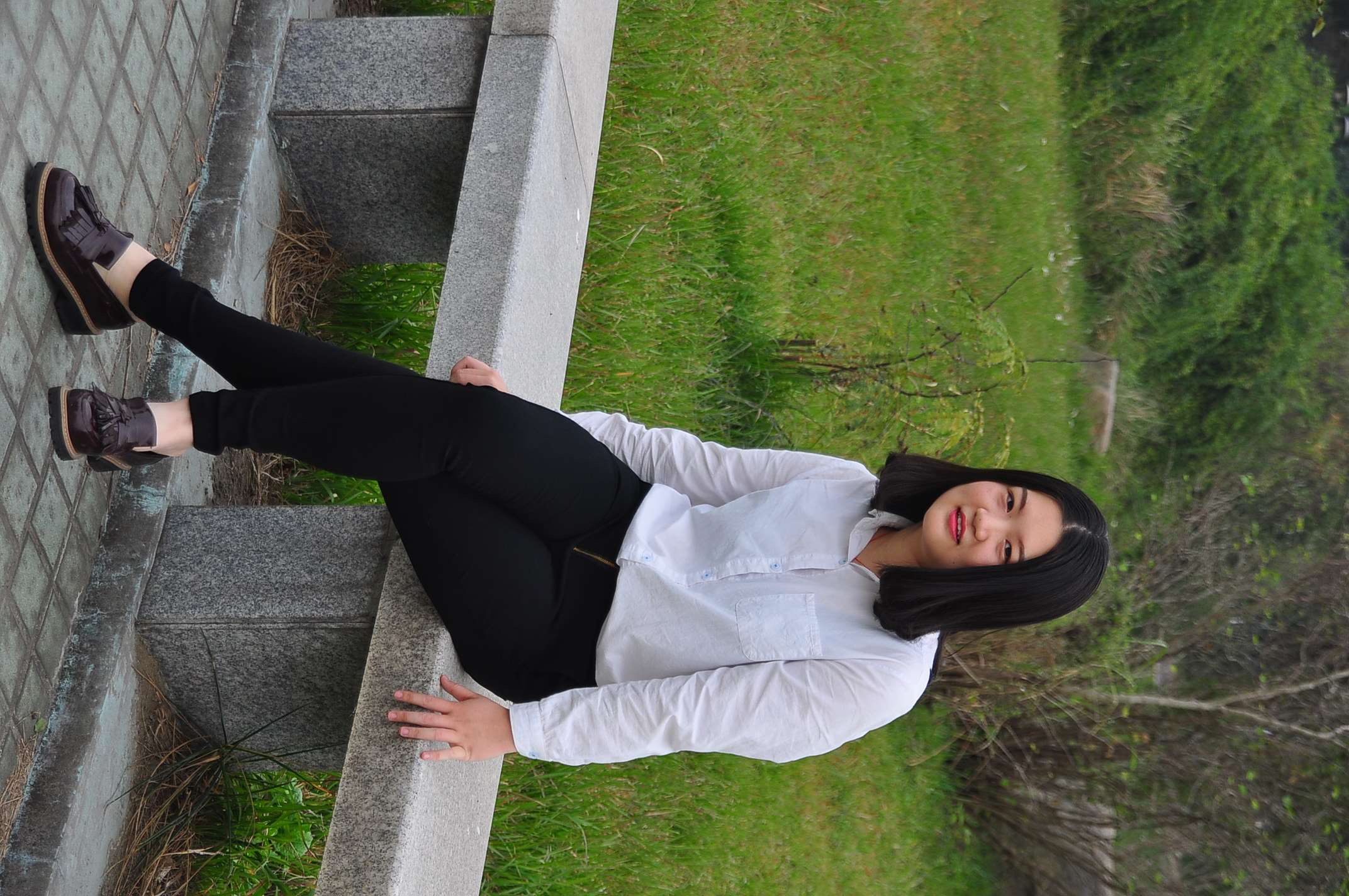 《校园甜美型少女の美白脚趾》作品图