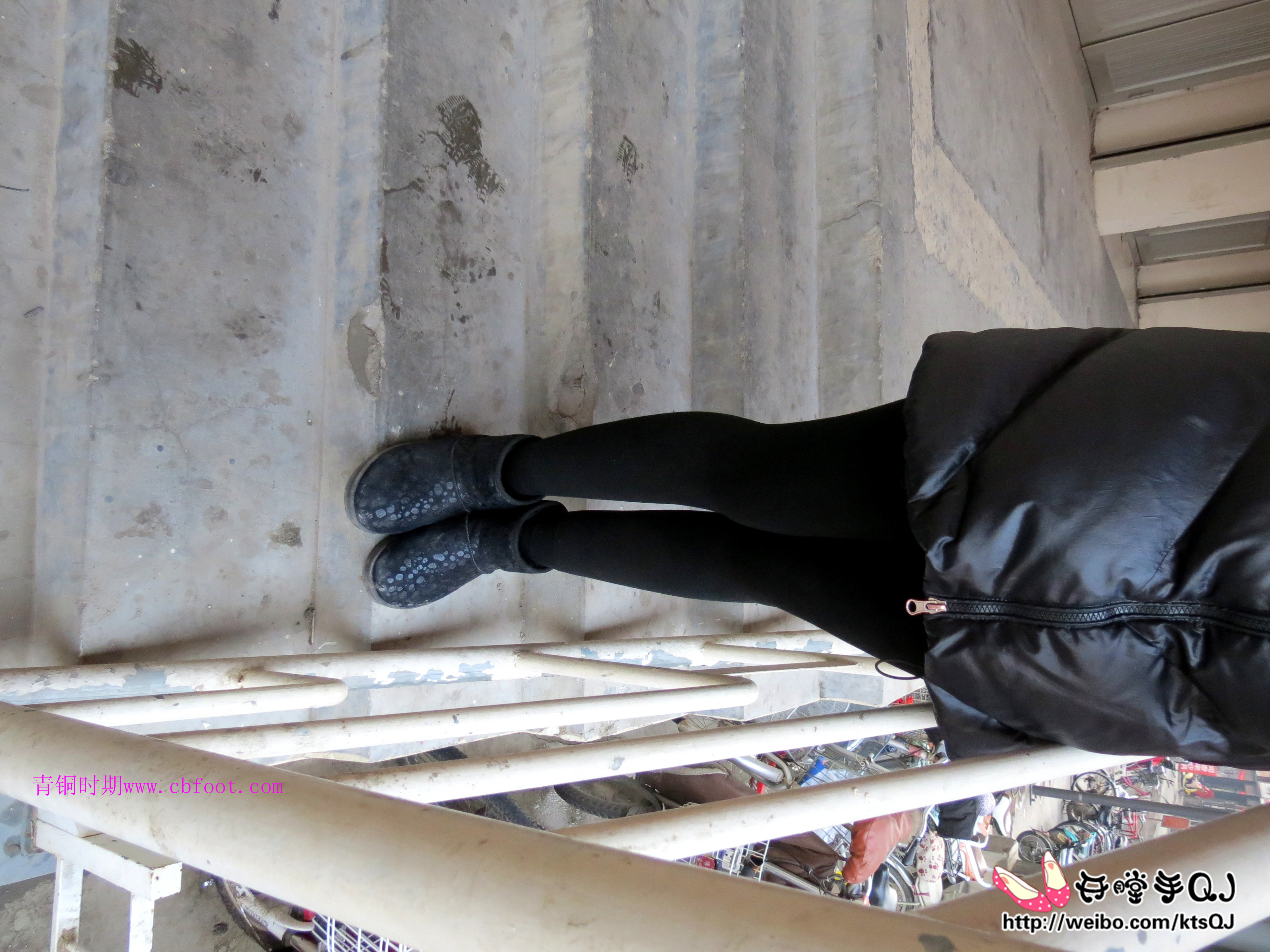 《四眼妹的短筒雪地靴》作品图