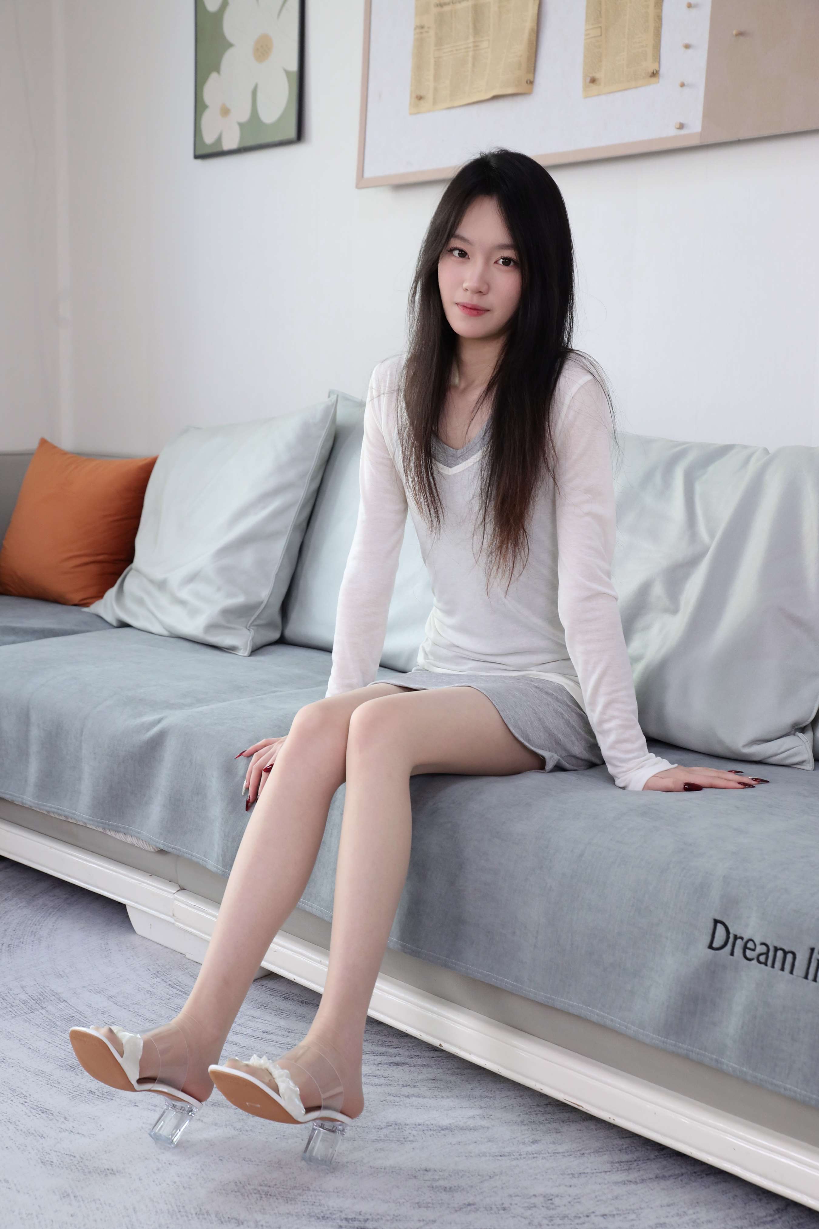 《小艺-凉高跟丝足の嫩足》作品图