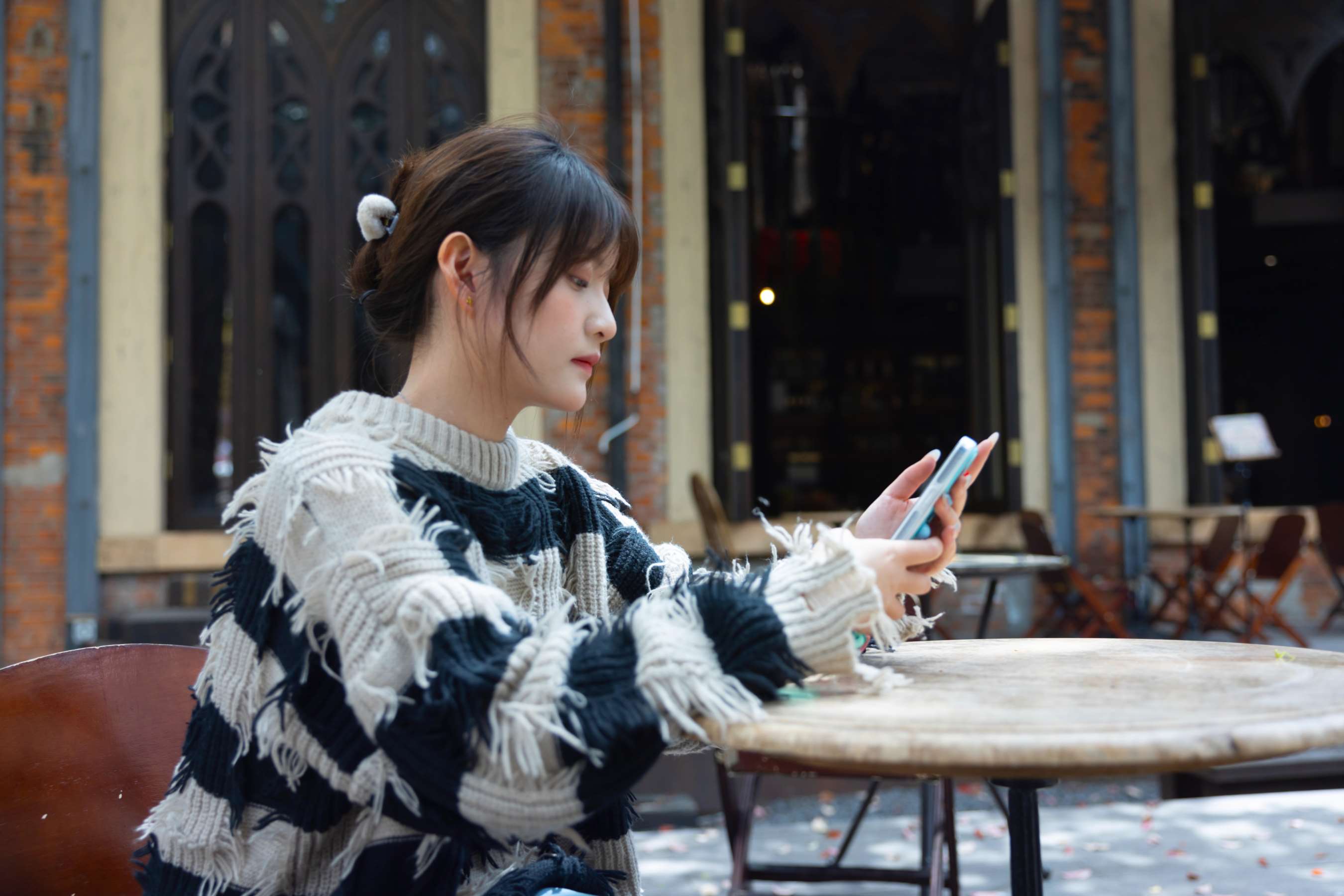 《小点心 脱丝展嫩足》作品图