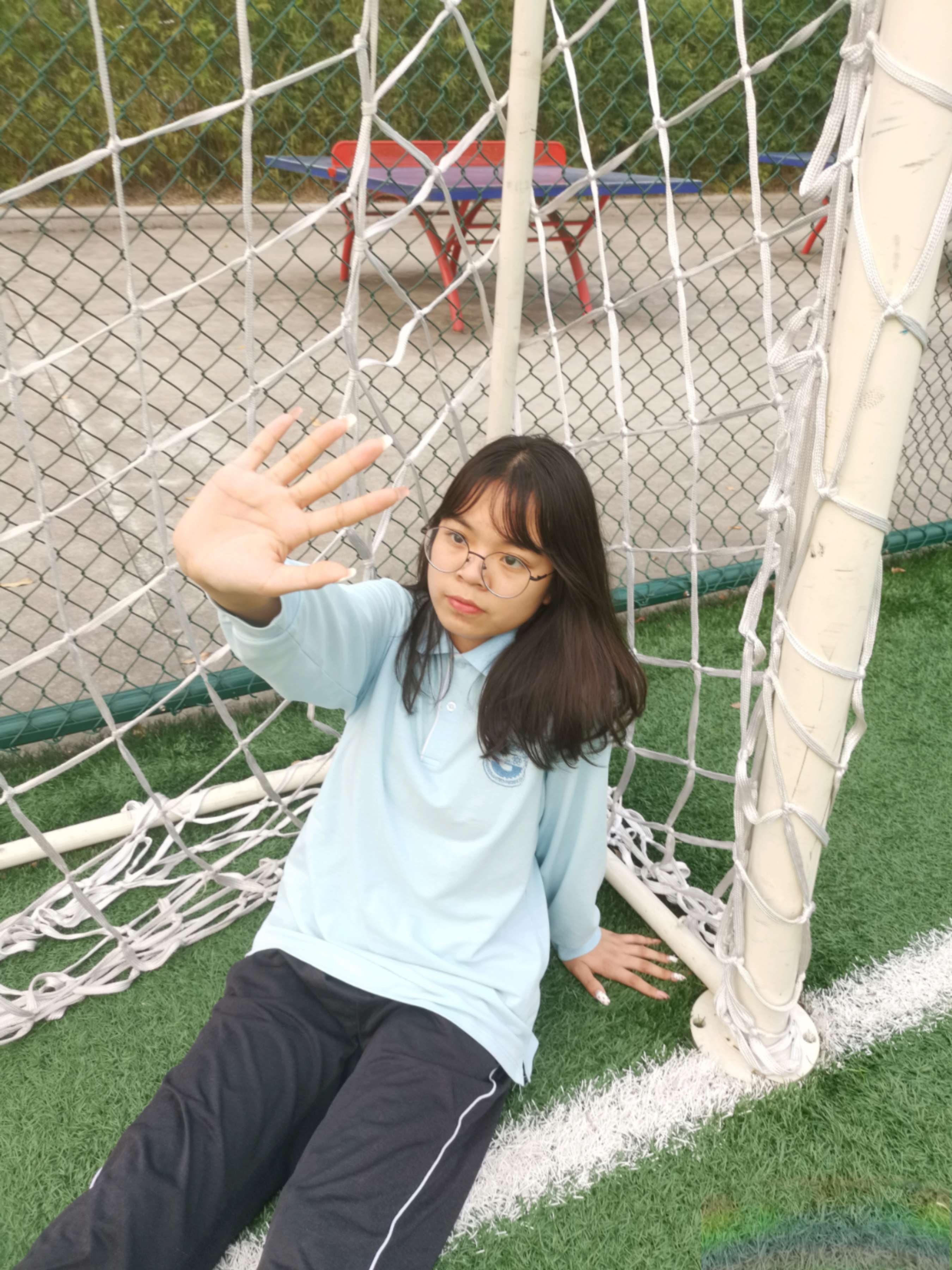 《学妹楠楠足球场上展嫩脚》作品图