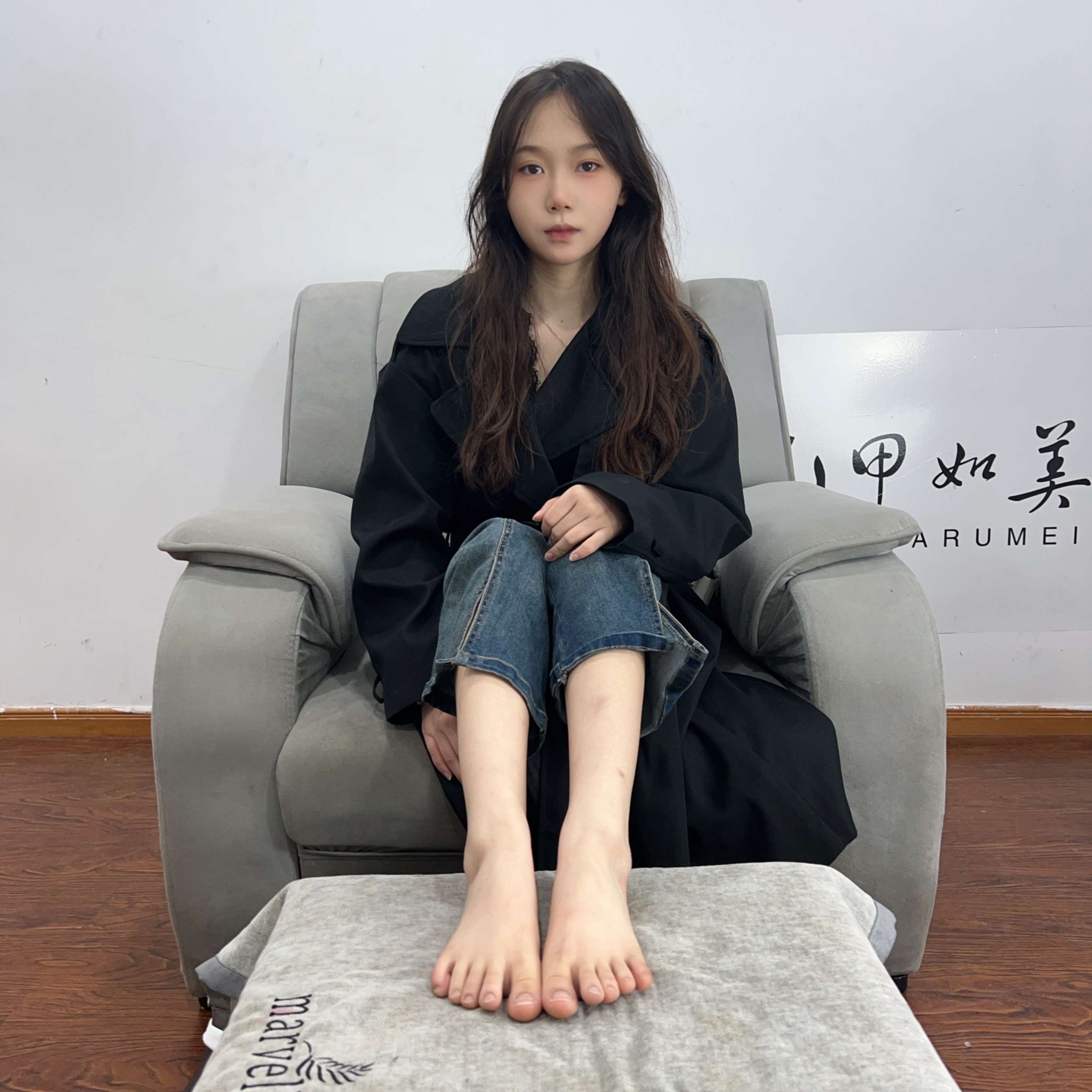 《少女牛仔裤の嫩足》作品图