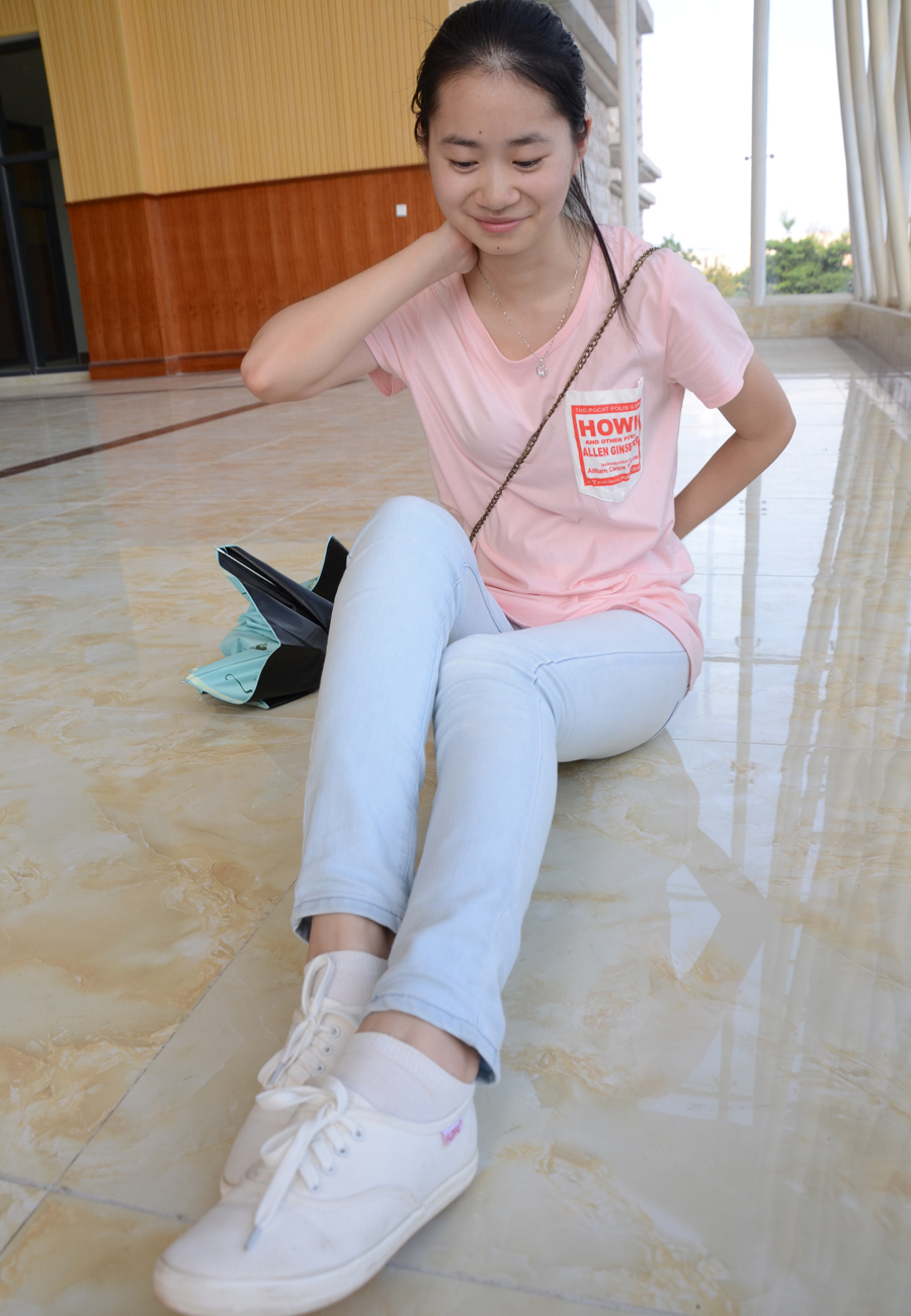 《清纯少女白锦袜》作品图