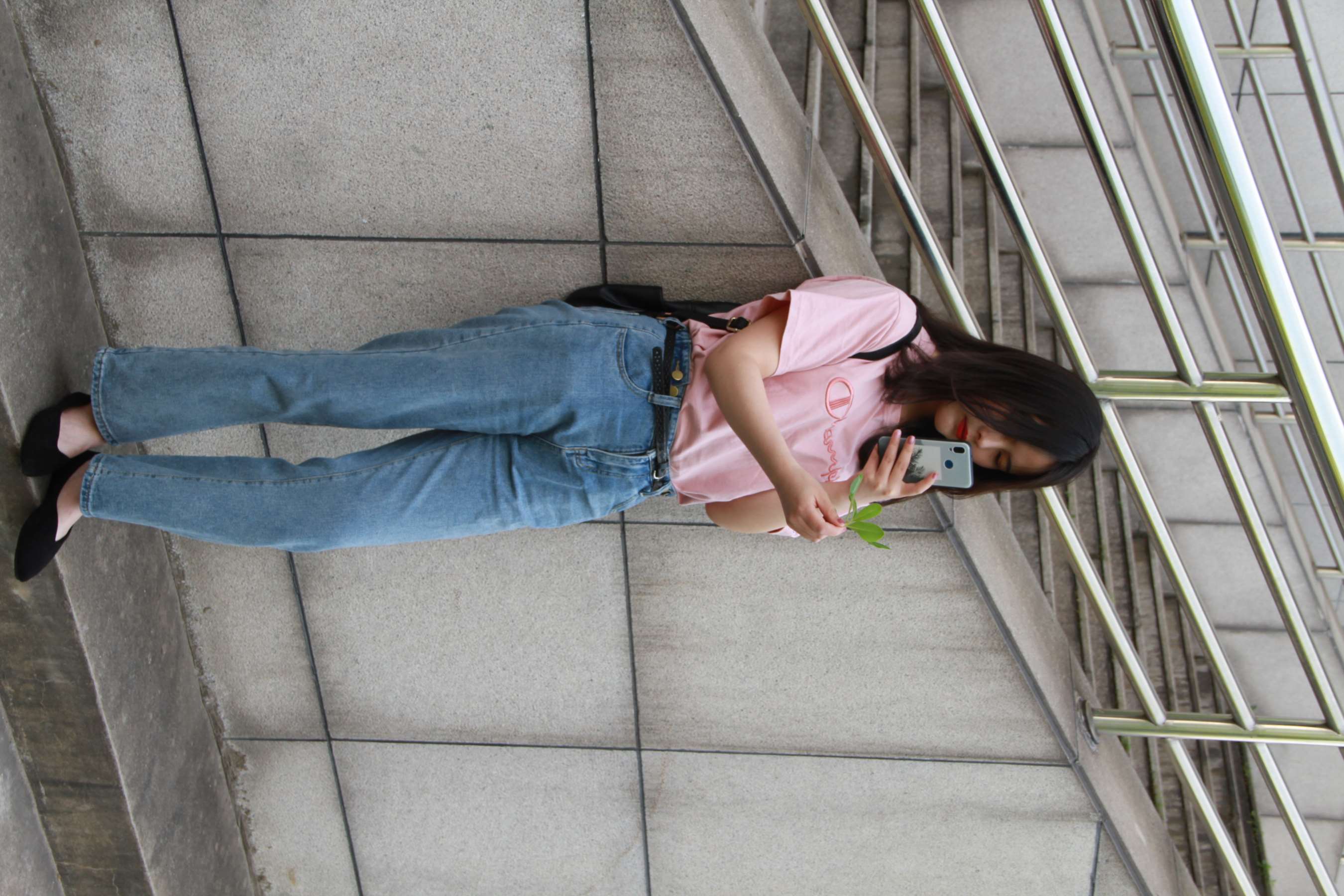 《校园随拍牛仔学妹嫩足》作品图