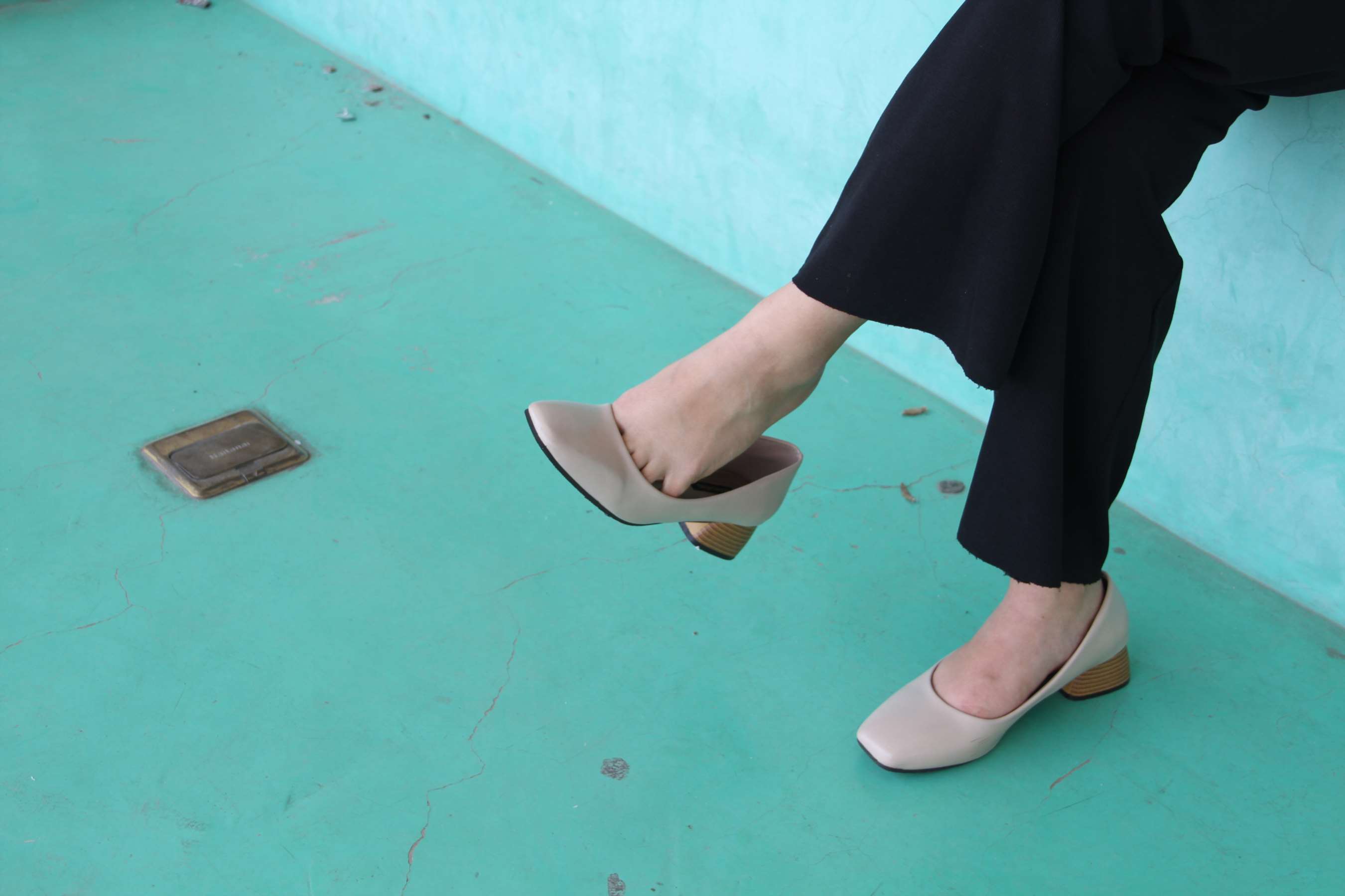 《学姐看台挑鞋》作品图