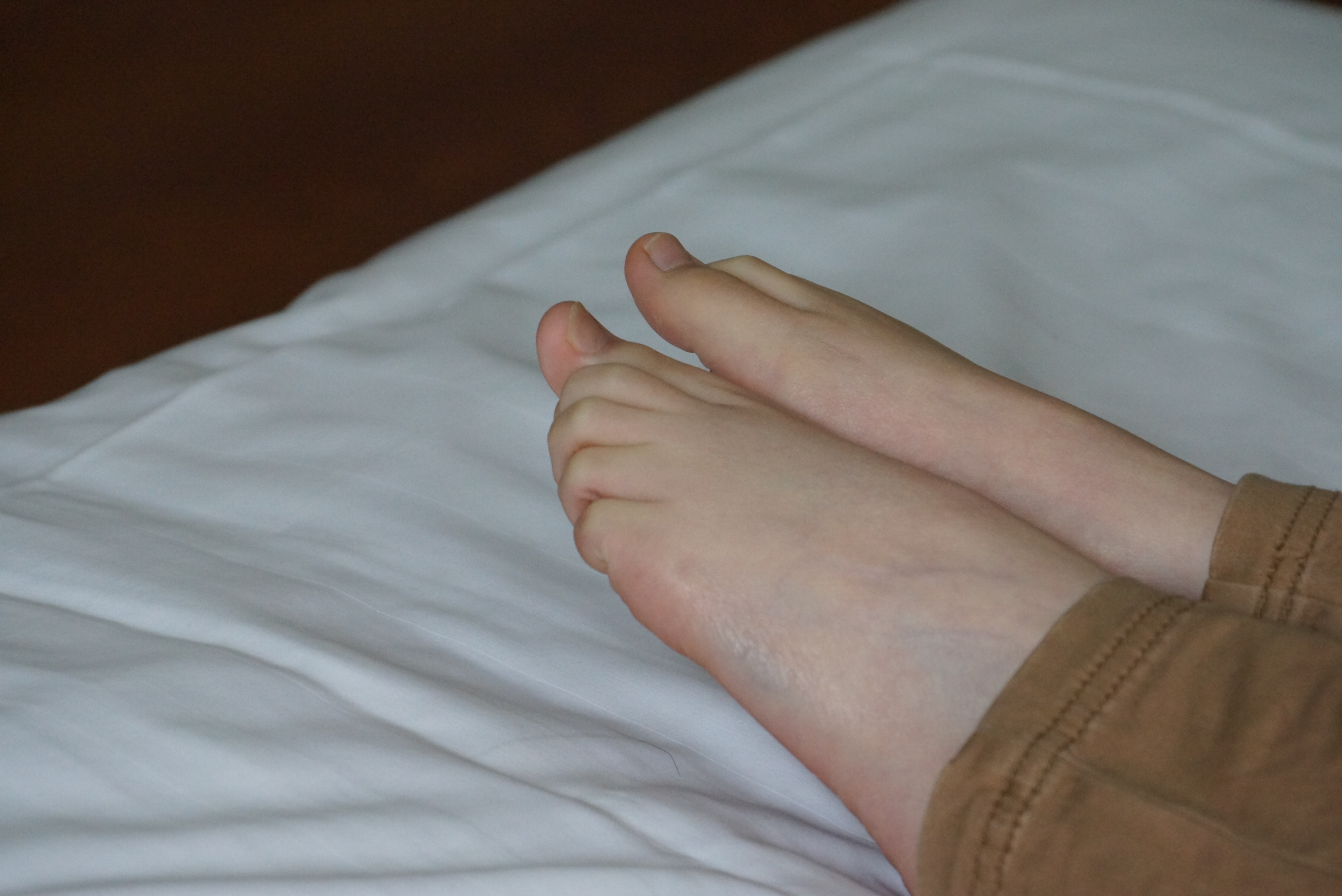 《干净白嫩的小米裸足》作品图