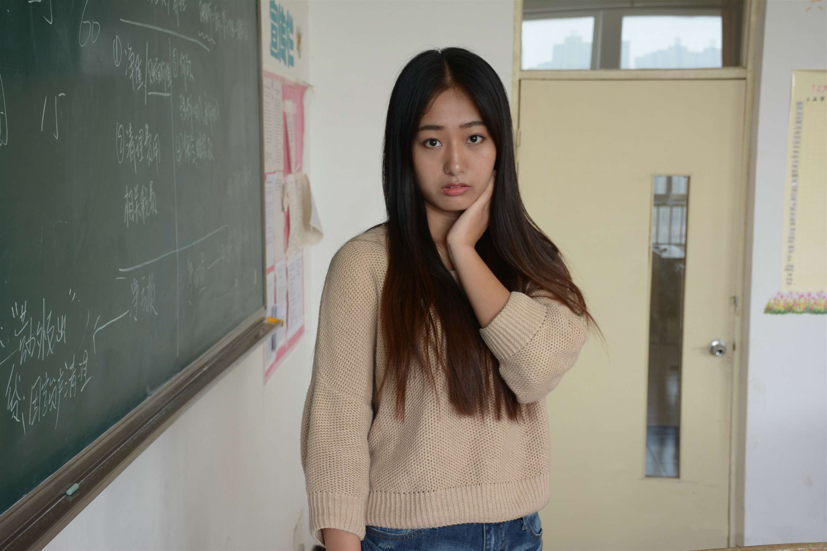 《大三女生原味白袜大臭脚》作品图