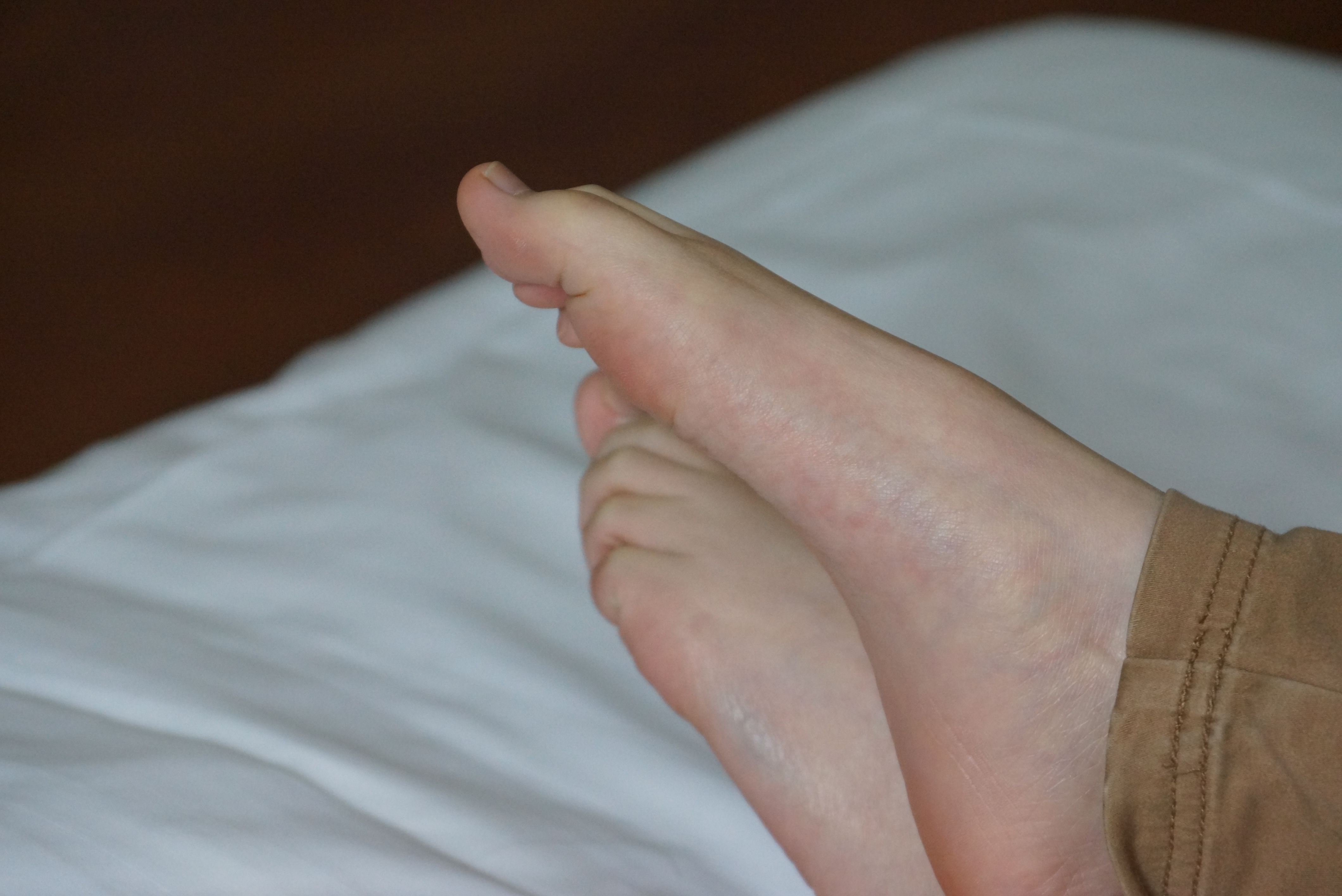 《干净白嫩的小米裸足》作品图