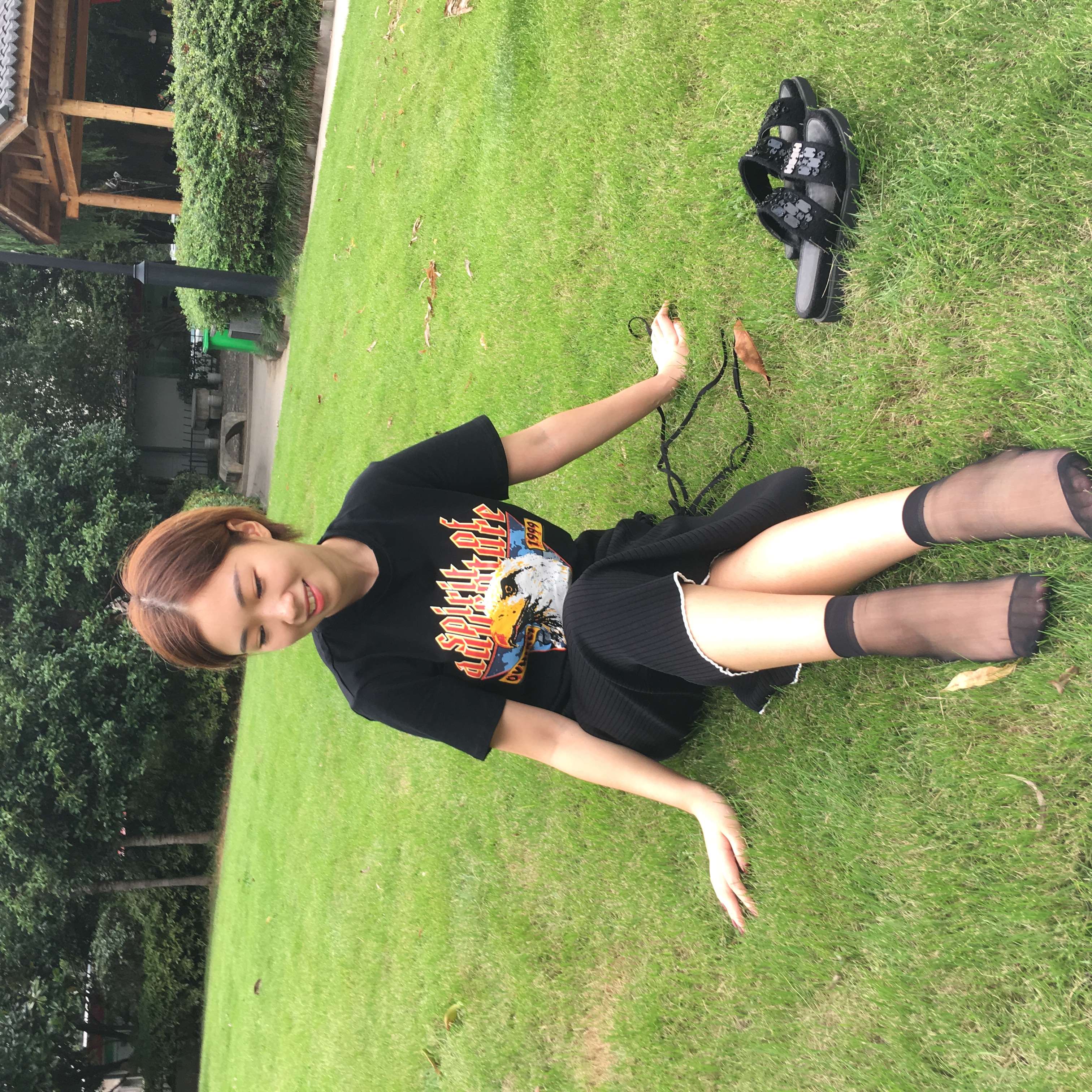 《小珊珊的短丝脚丫》作品图