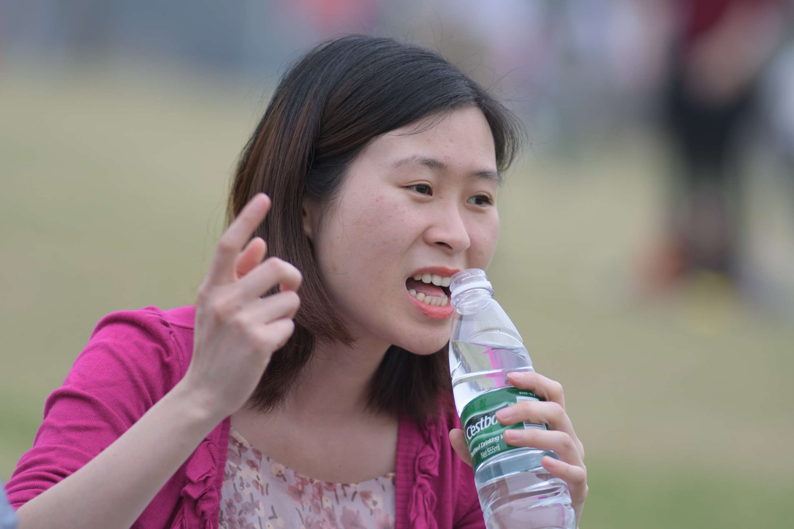 《超级漂亮的年轻美女,她那双极度勾魂白皙如玉的玉足》作品图