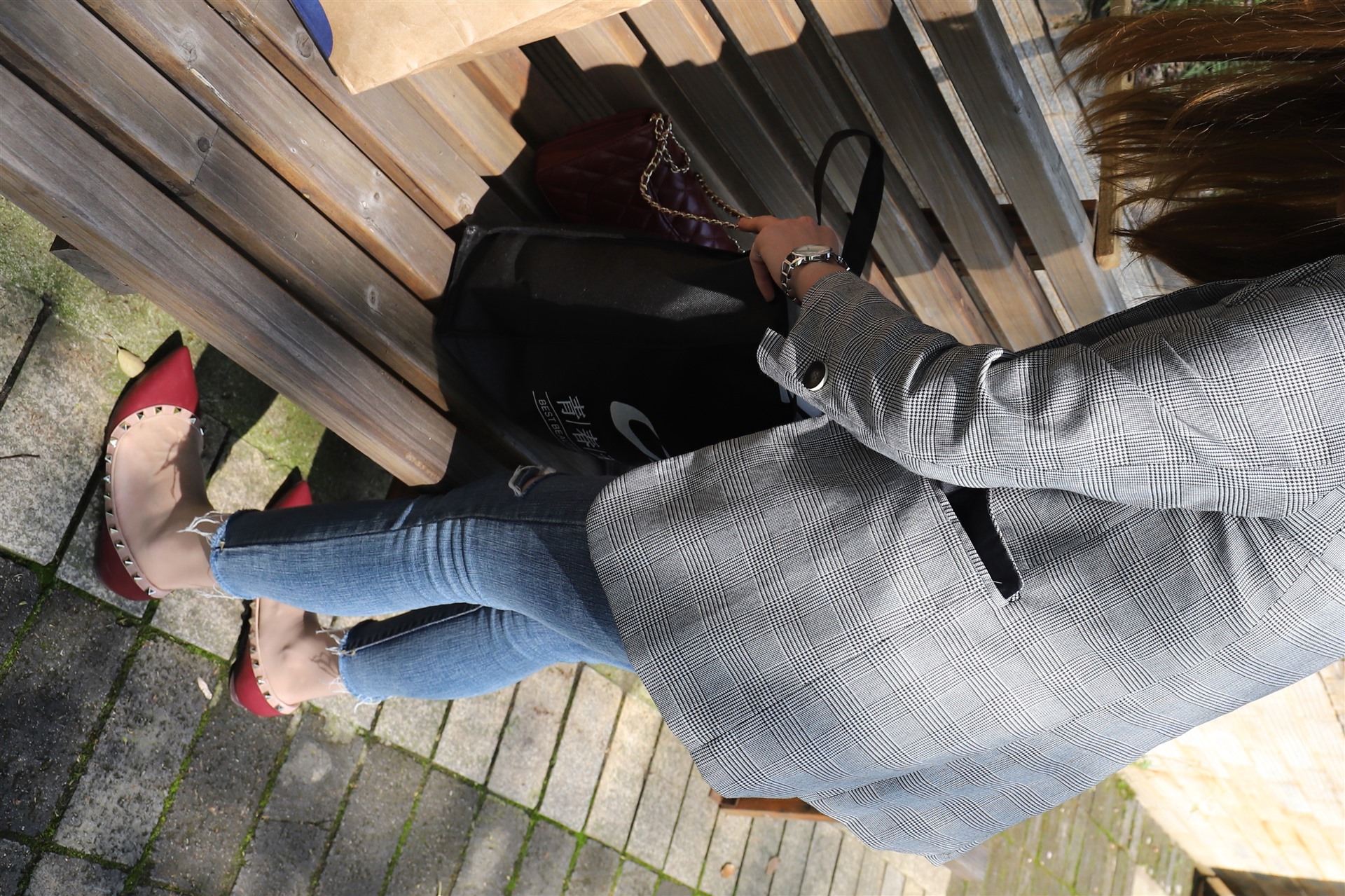 《八分牛仔の丝袜脚丫+视频一部》作品图