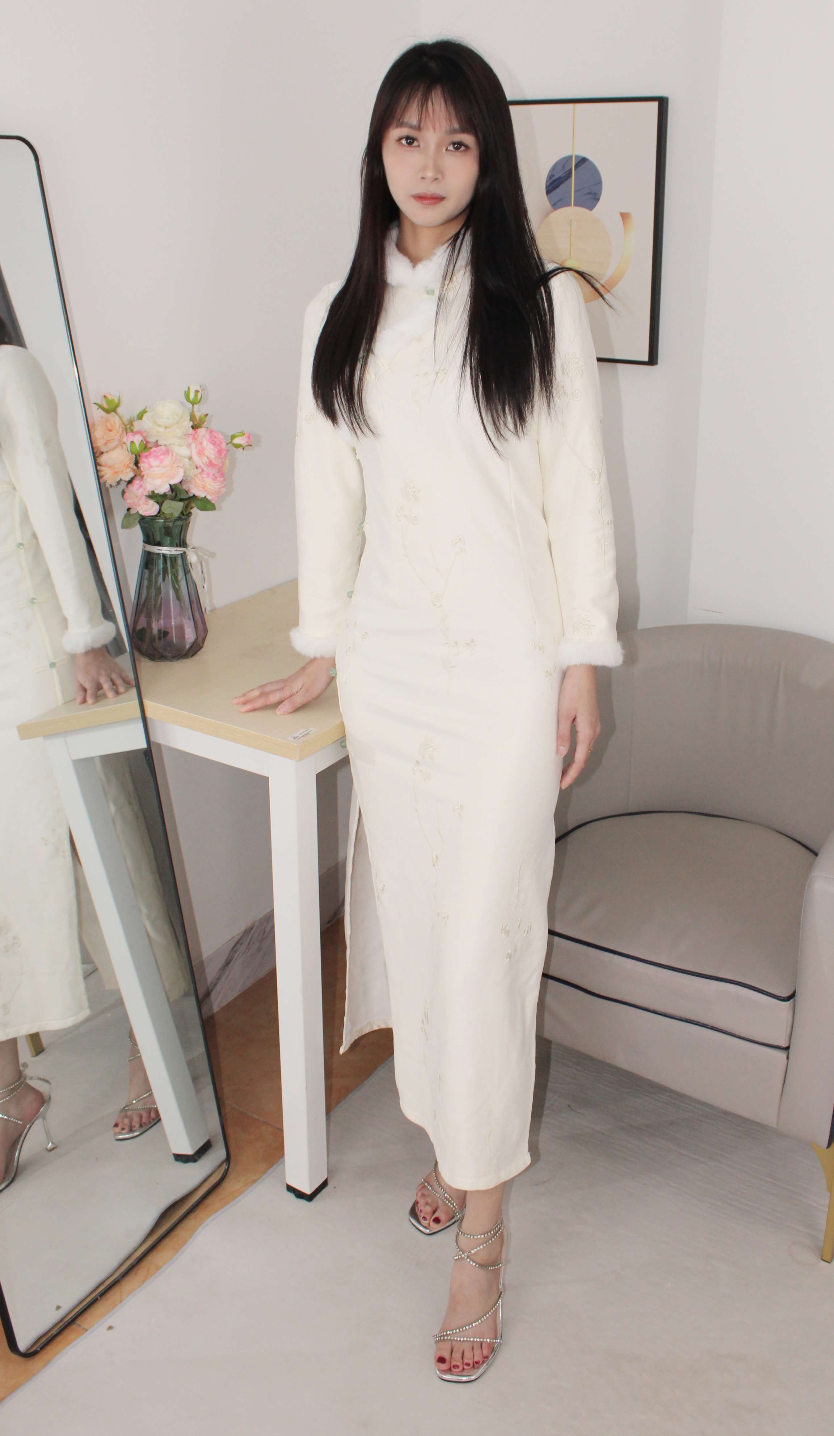 《敏儿-高跟の嫩足》作品图