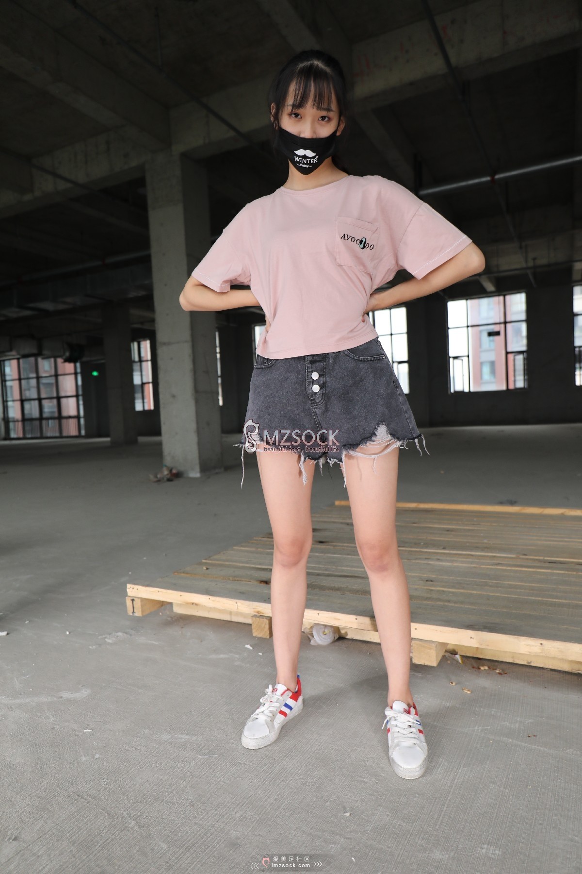 《叮叮烂尾楼约拍》作品图