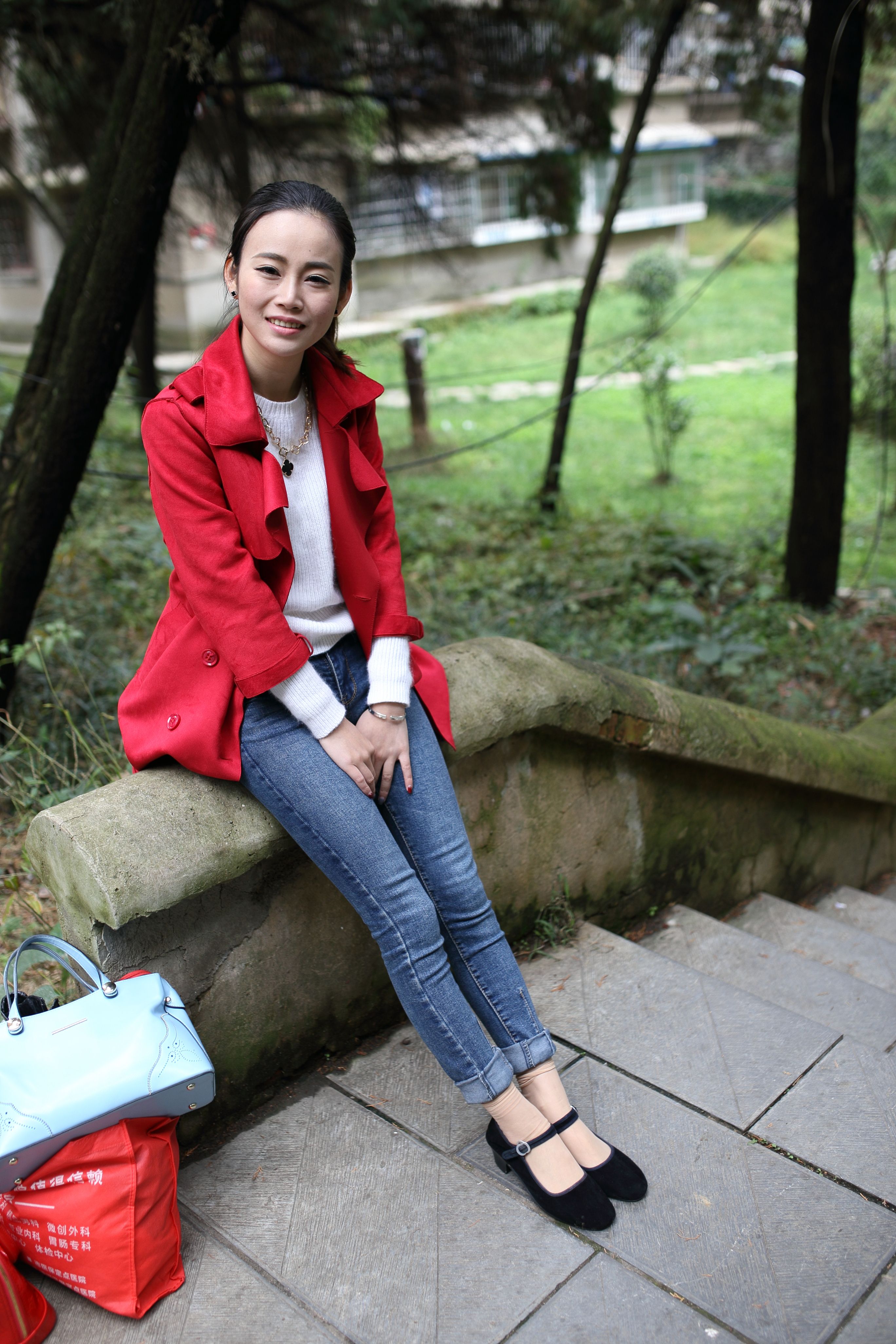 《丝袜脚相互较量》作品图