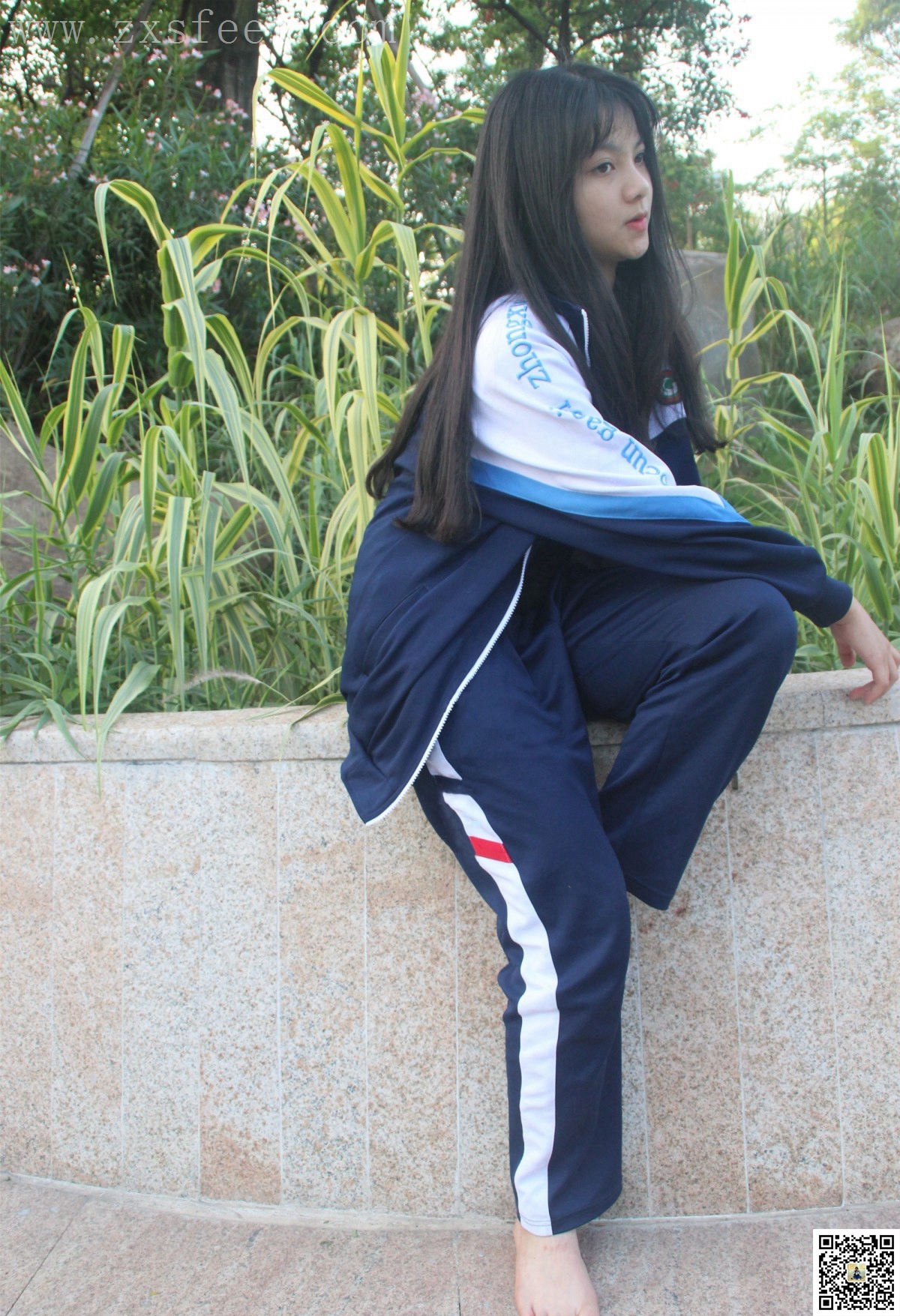 《甜甜的学姐》作品图