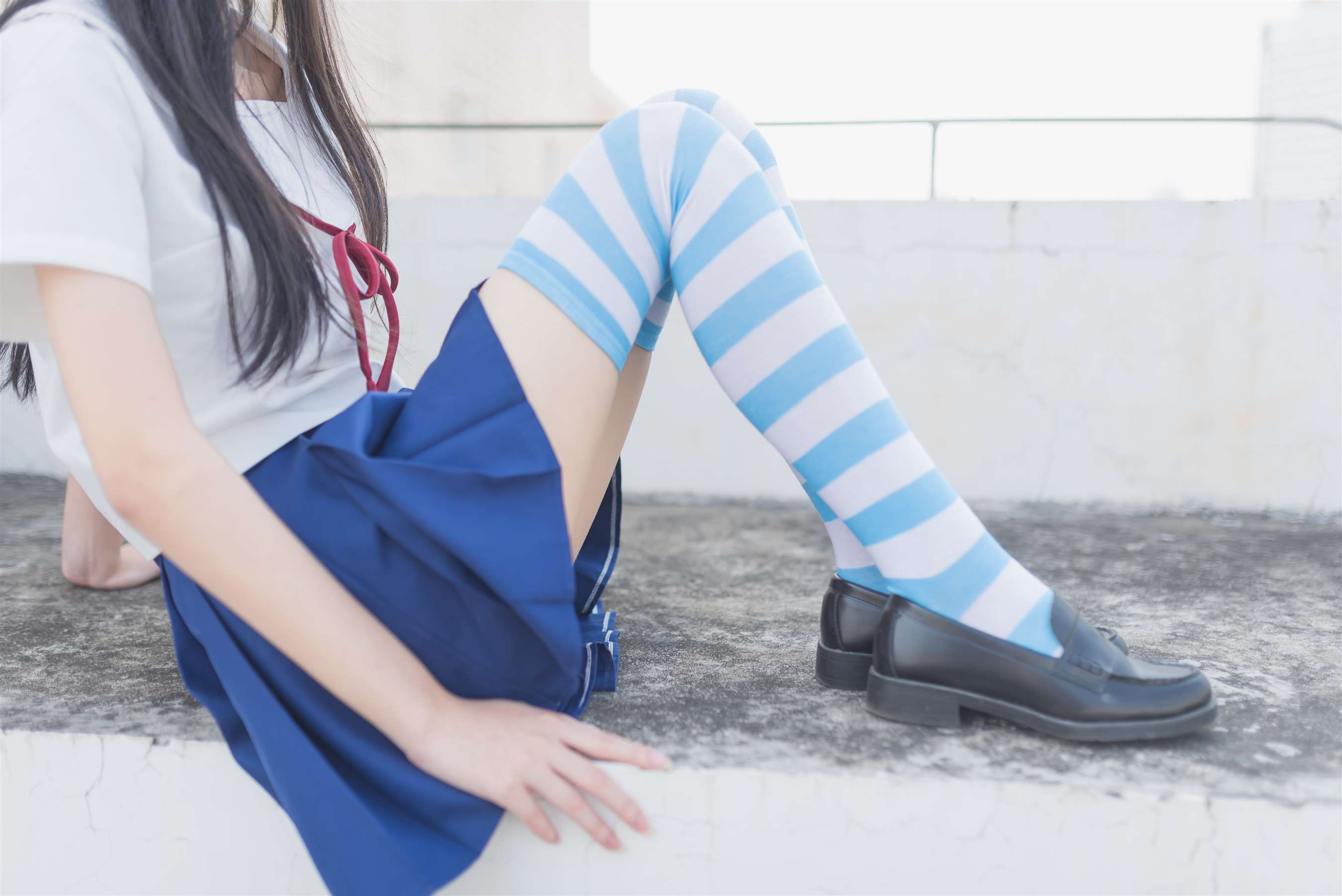 《JK制服の条纹棉袜脚》作品图