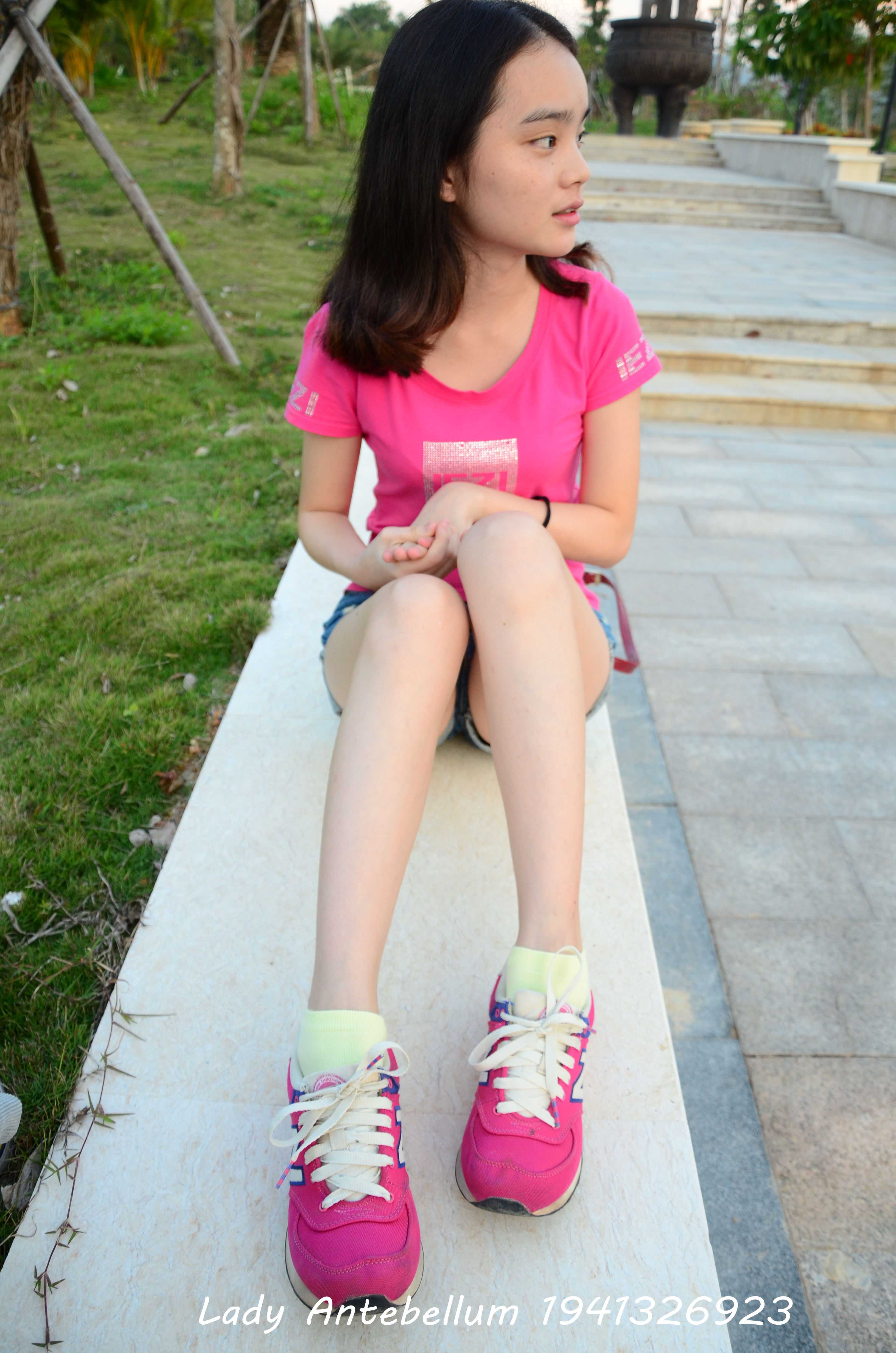 《N字鞋笑脸锦袜》作品图