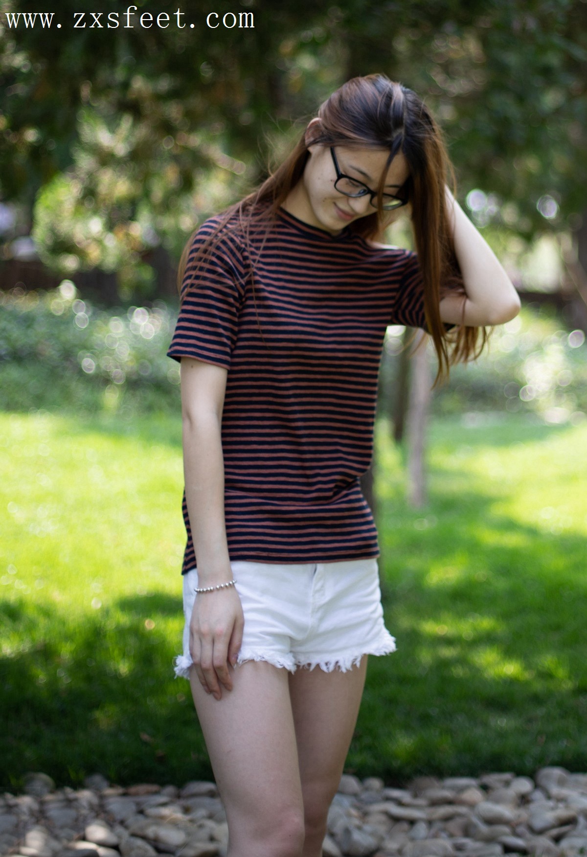 《绿荫之下》作品图