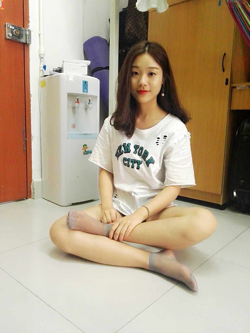 《林薇寝室丝短袜脚丫》作品图