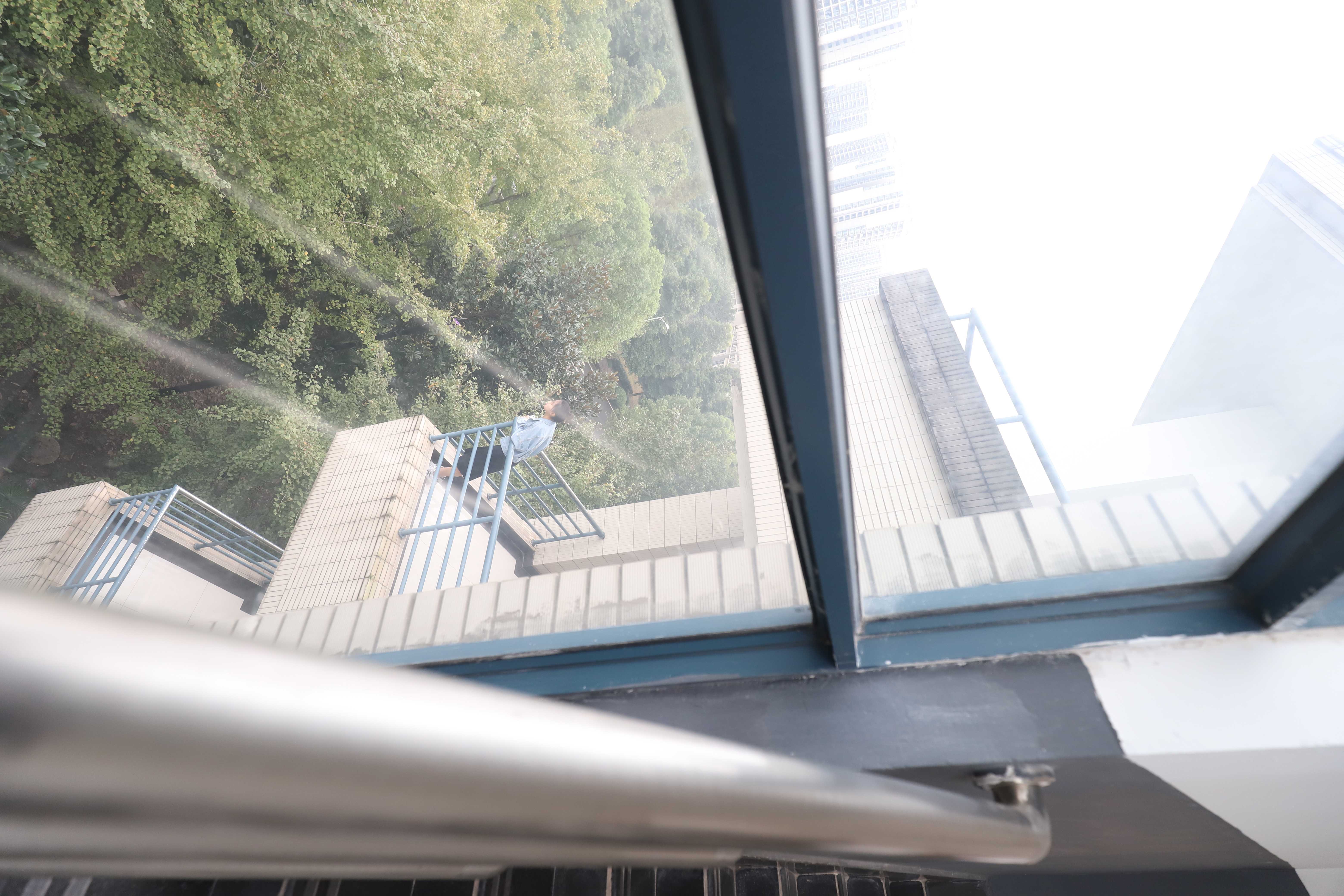 《学妹板鞋の长丝袜脚+视频一部》作品图