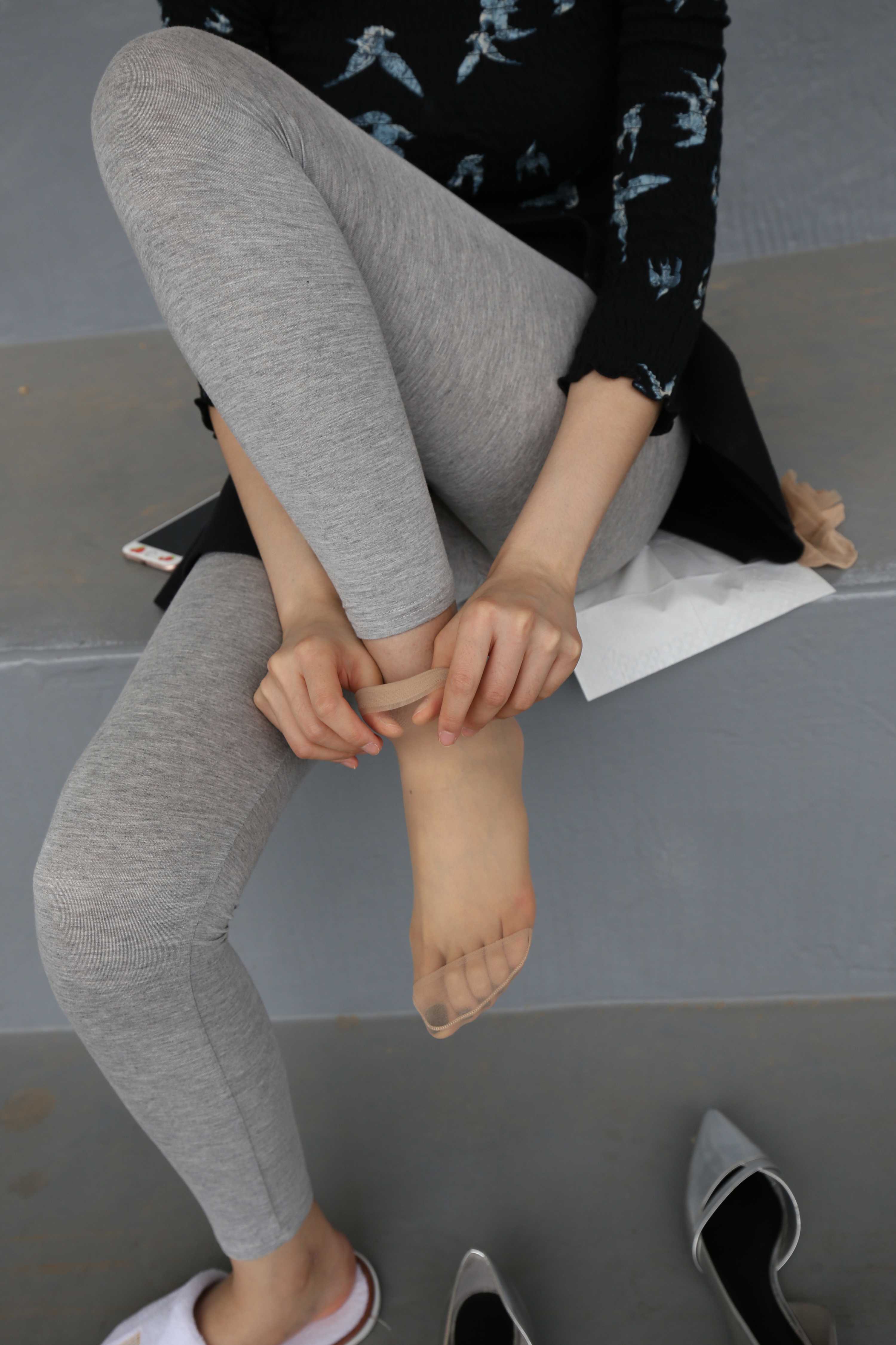 《大三学姐肉丝袜脚》作品图