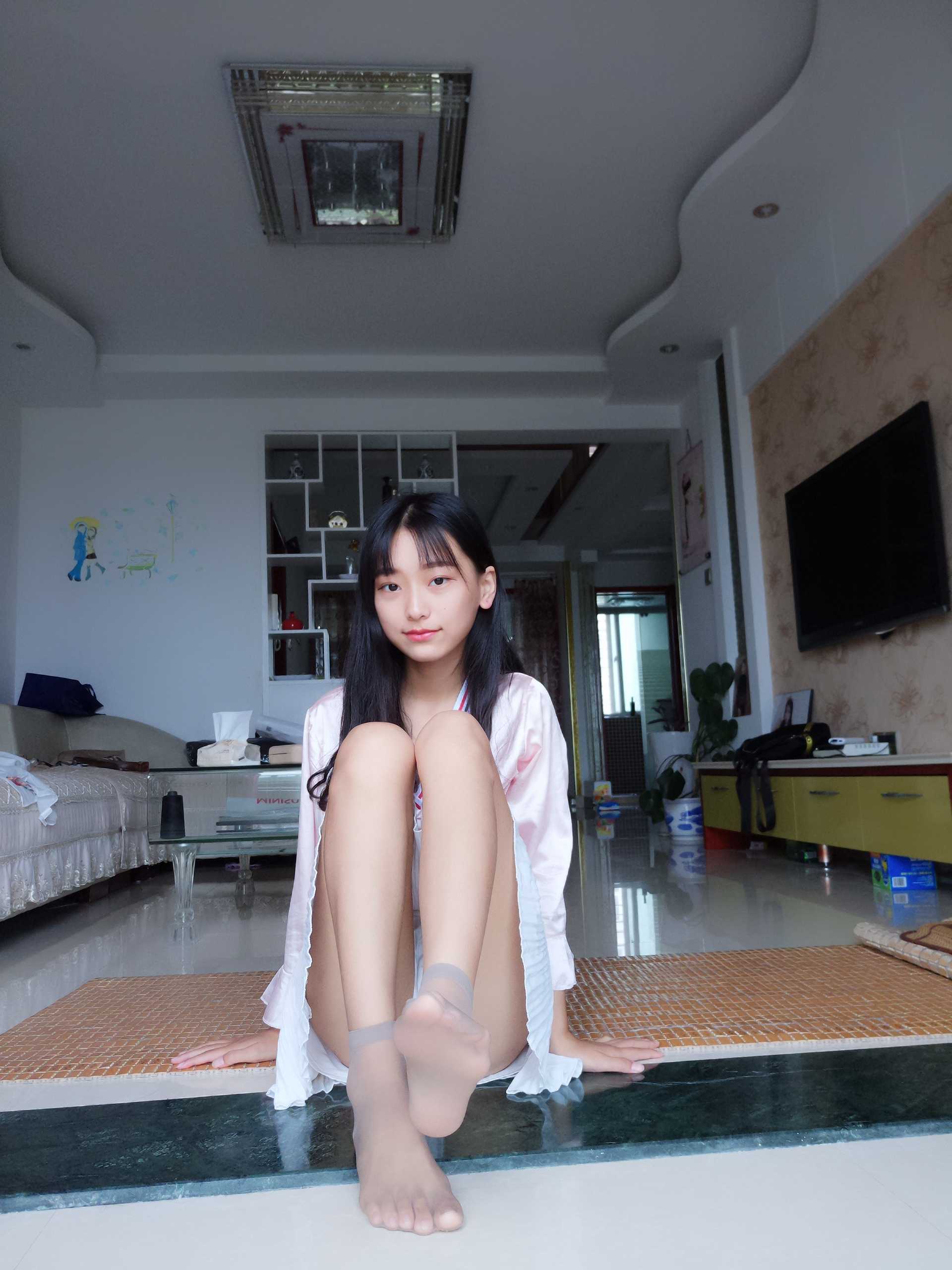 《萌妹子蓓蓓肉丝赤足》作品图