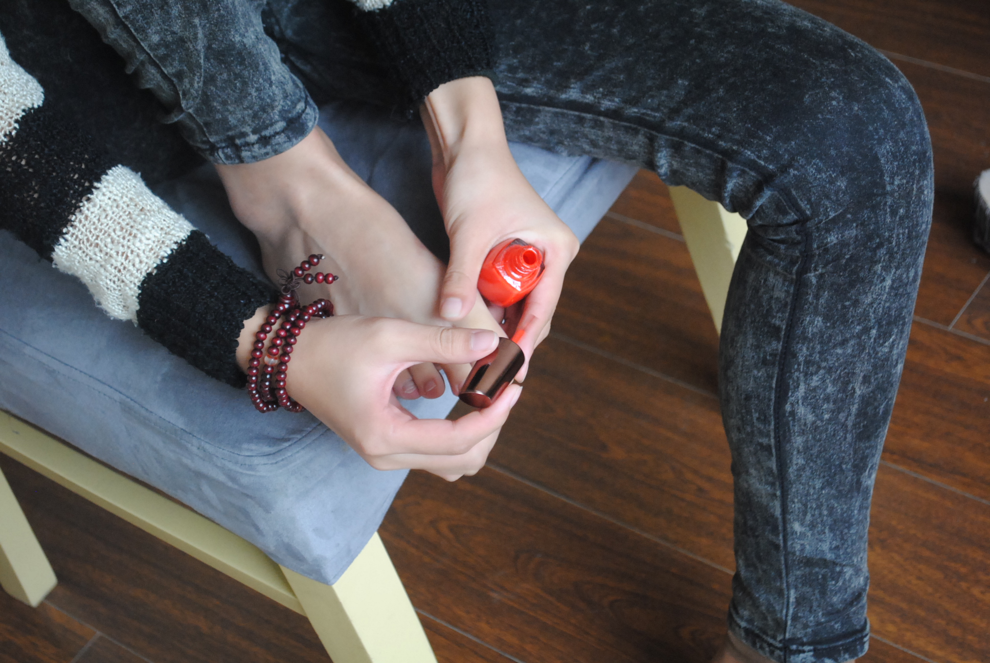 《闺蜜臭美时的偷拍》作品图