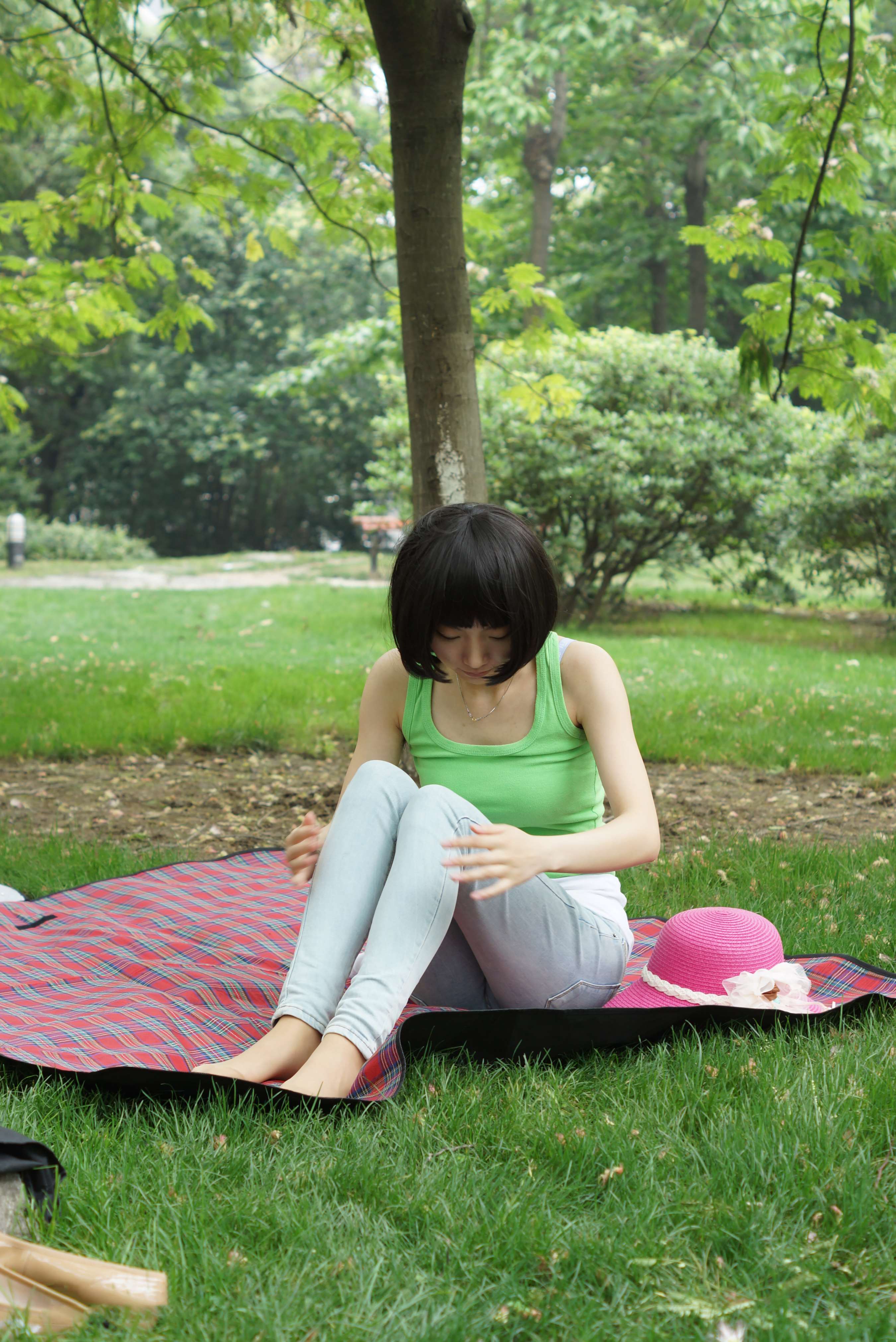 《朱朱 户外丝足》作品图