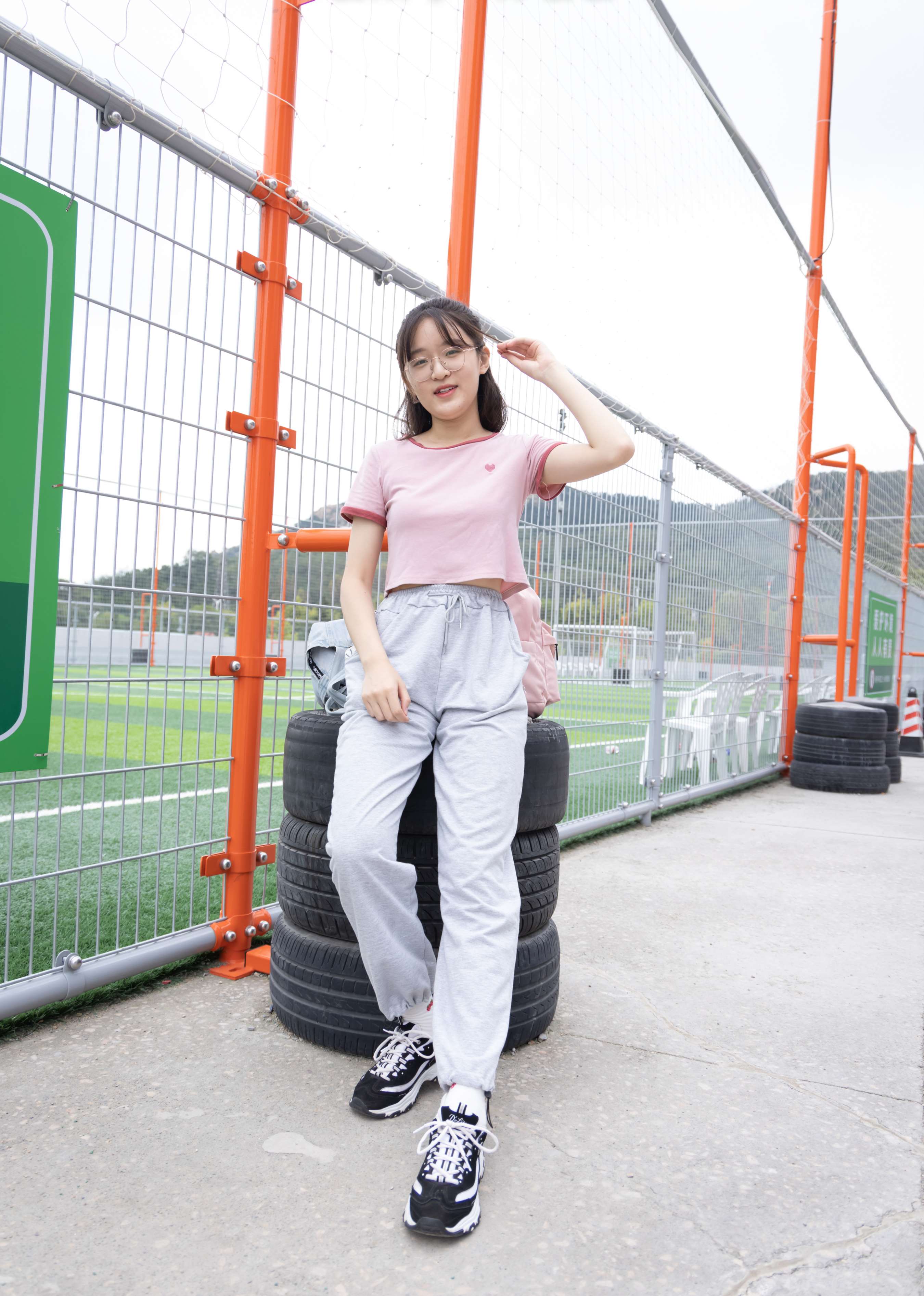 《熊熊师妹 斯凯奇运动鞋の棉袜脚》作品图