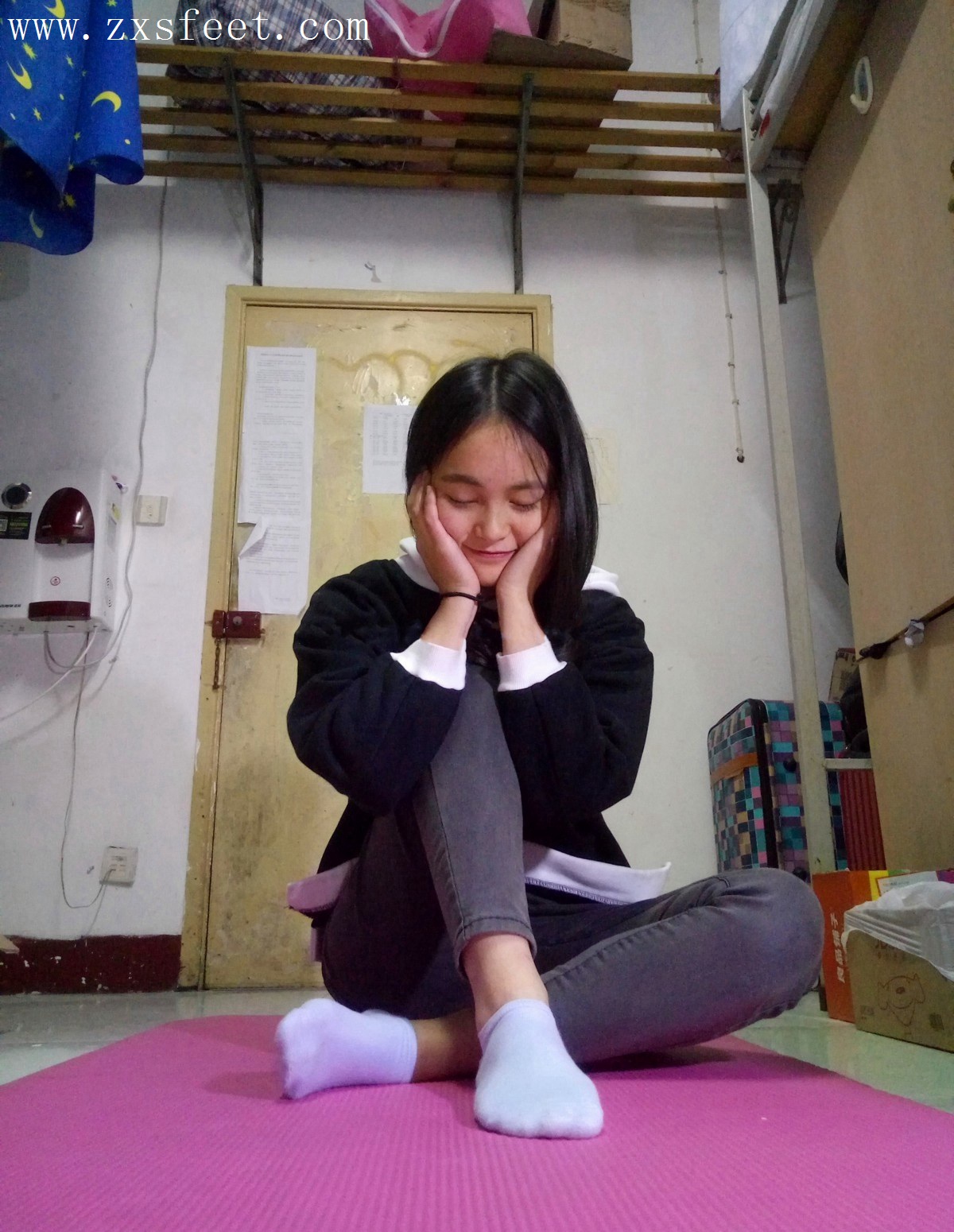 《寝室的拍摄》作品图