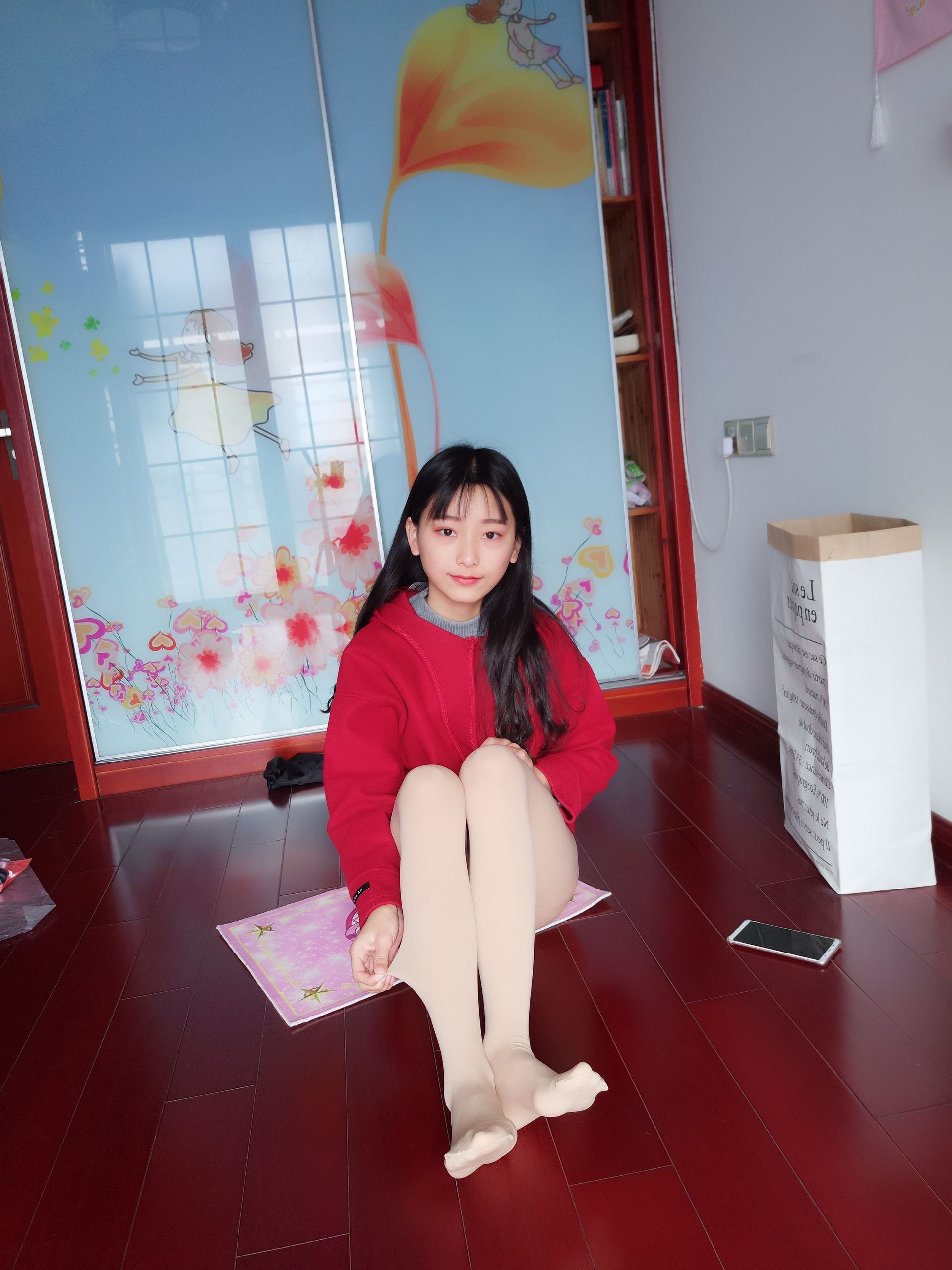 《萌妹子蓓蓓红、白、黄丝袜》作品图